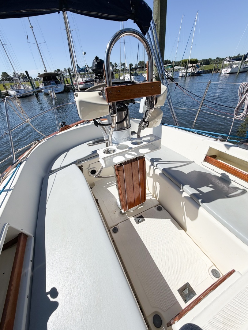 1998 Pacific Seacraft 37 - Image 23