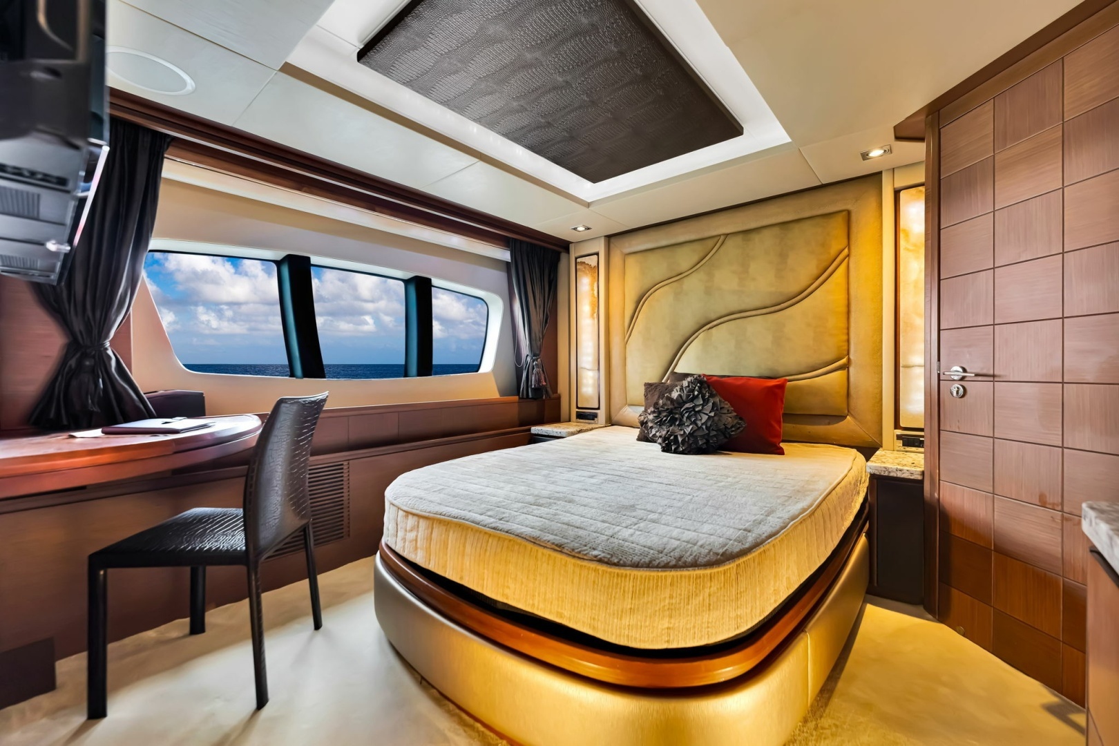 2005 Azimut 105 - Image 118