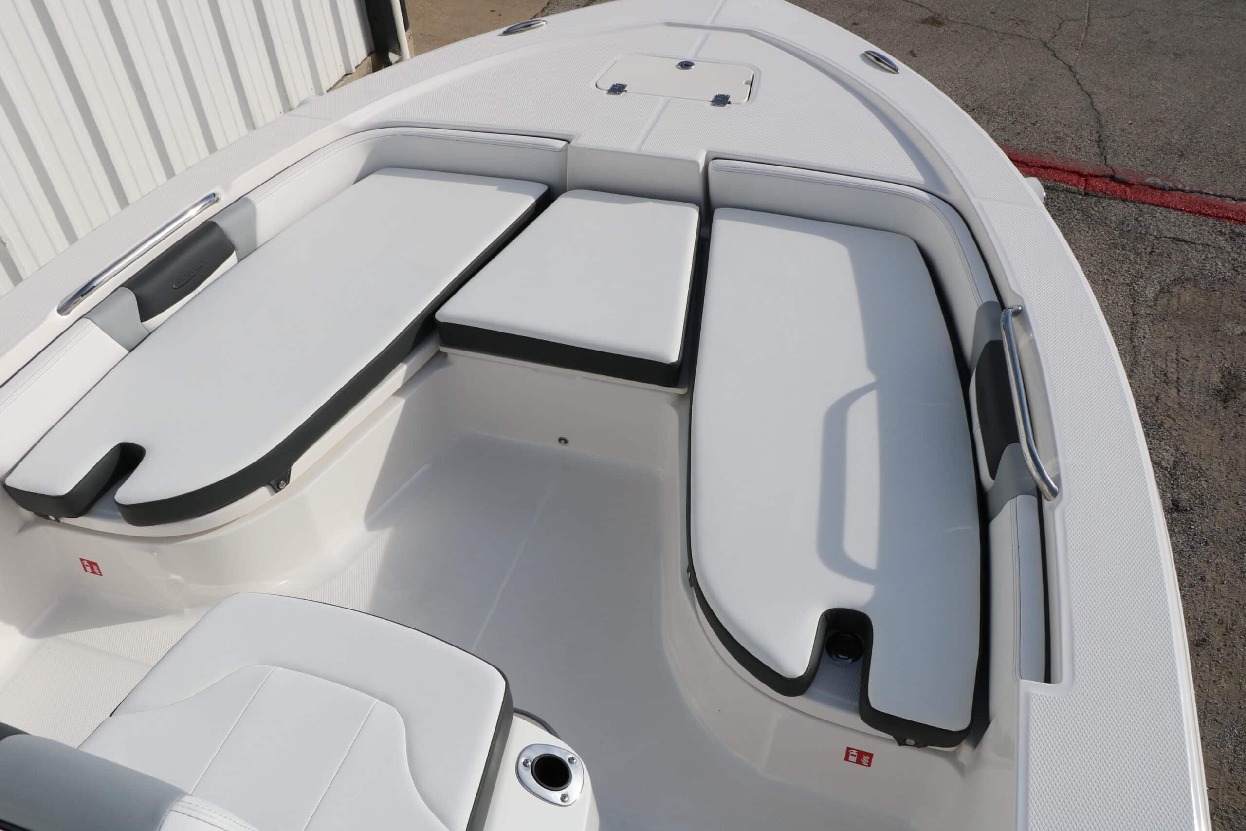 2026 Robalo 206 Cayman - 22