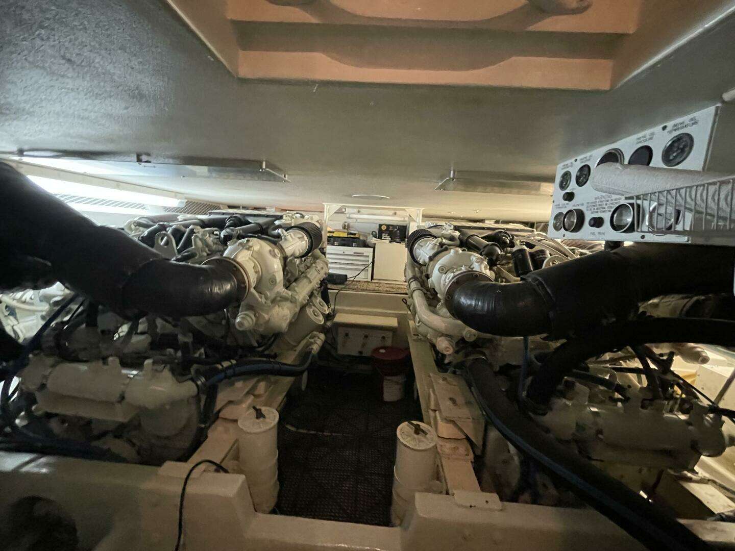 1995 Viking 54 Sports Yacht - Image 25