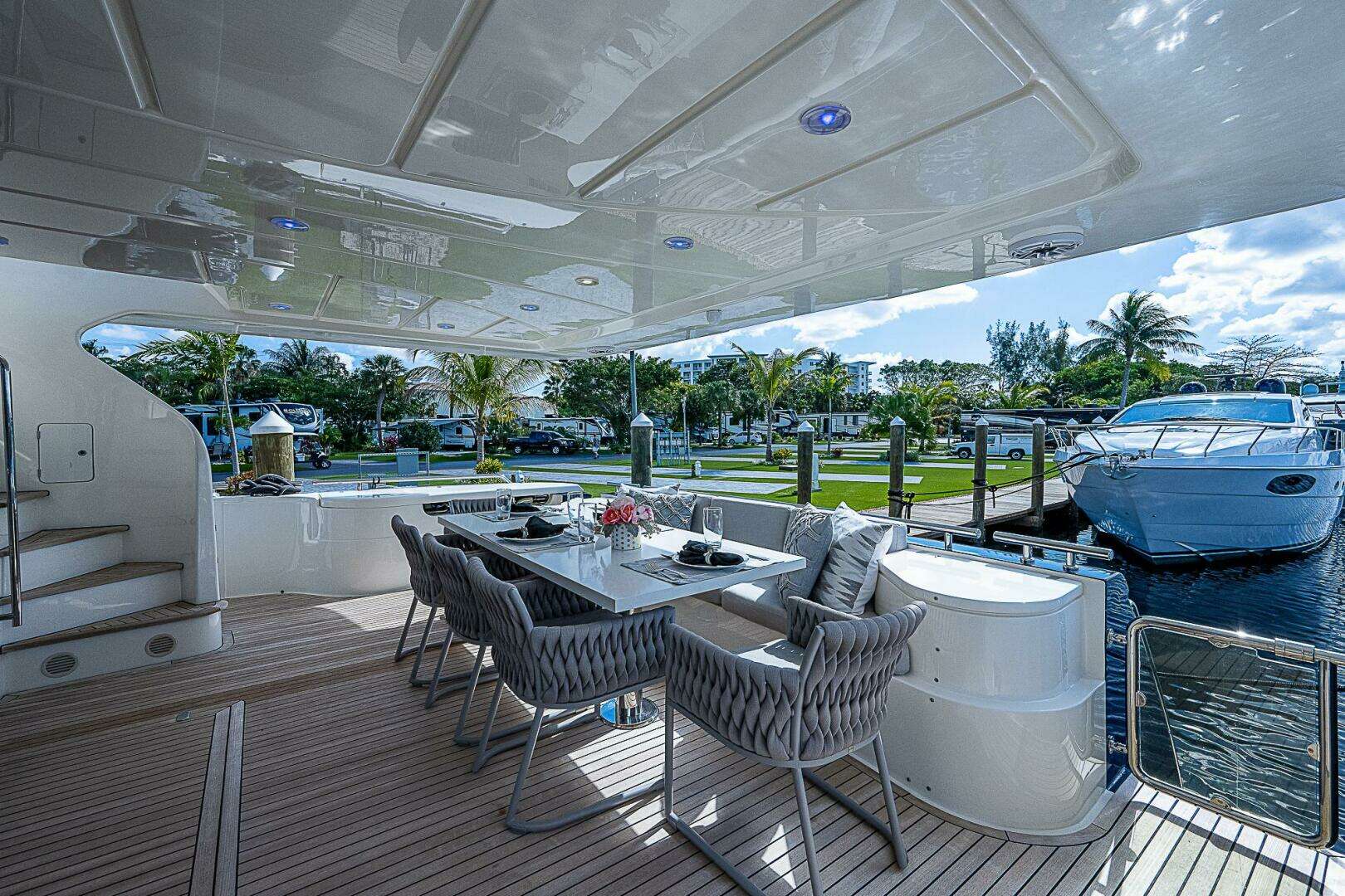 2006 Ferretti Yachts 830 - Image 30