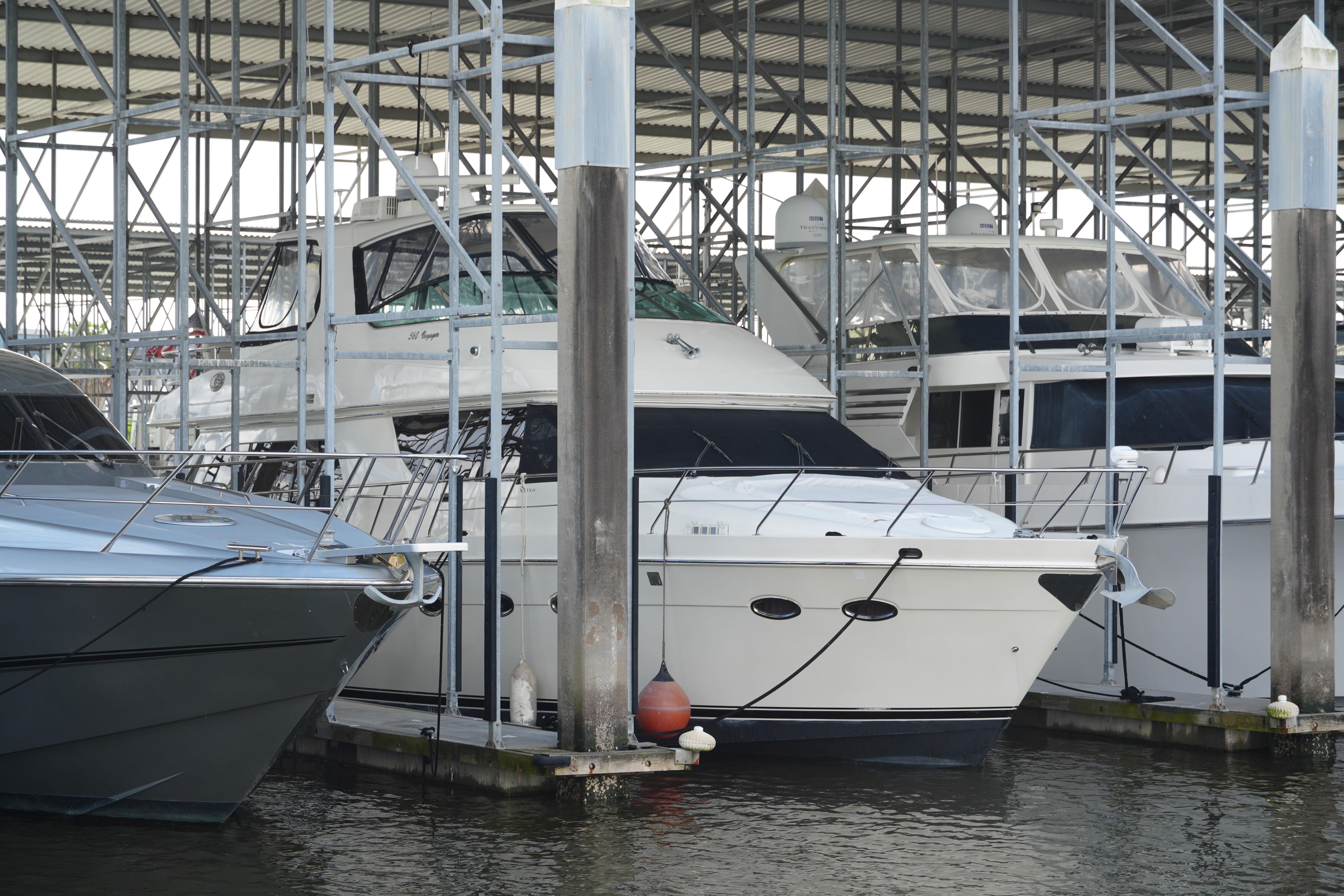 2004 Carver 560 Voyager