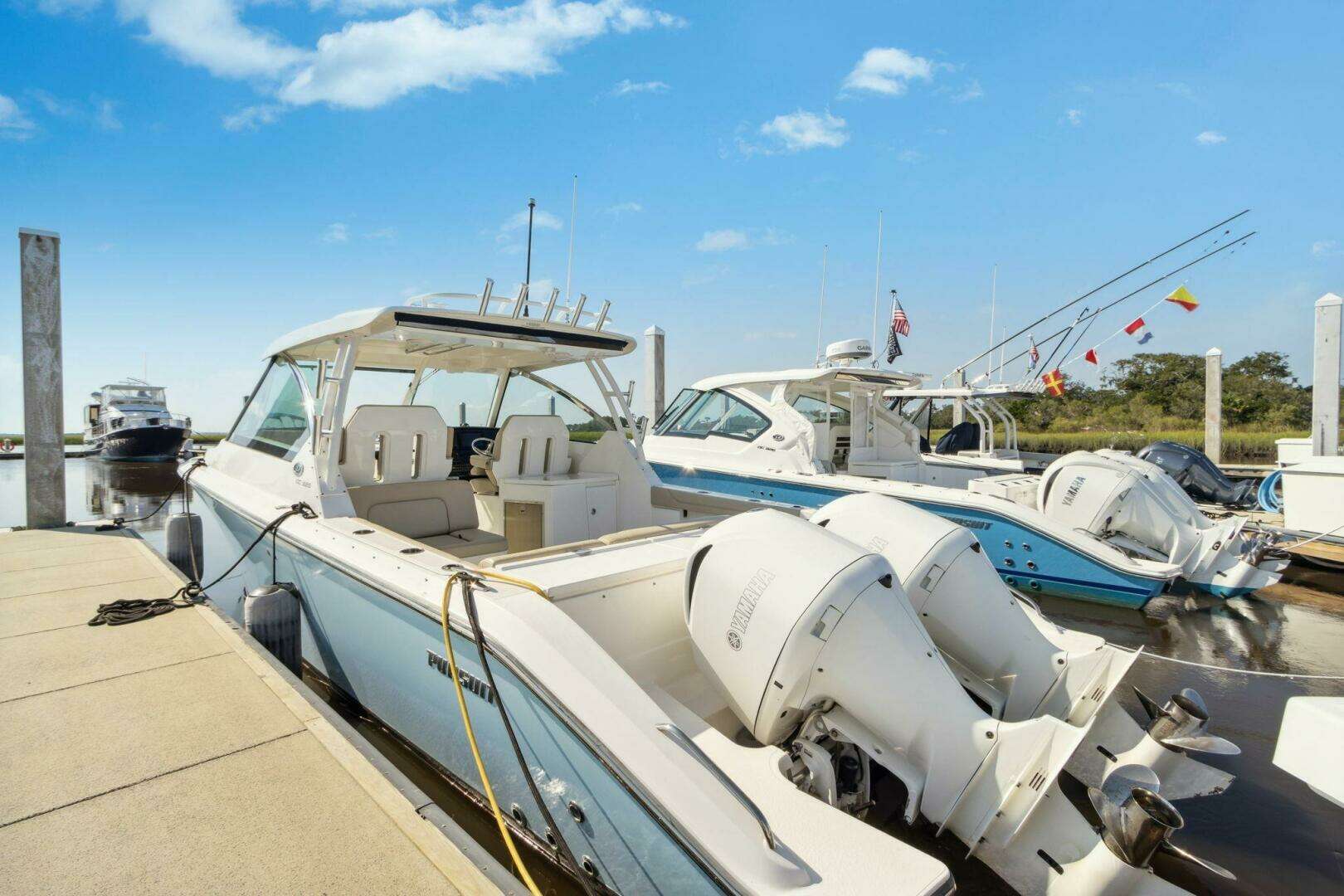 2018 Pursuit 325 DC - Image 8