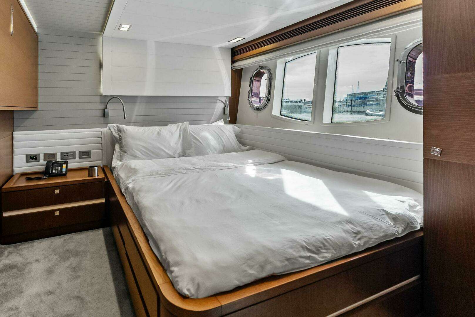 2014 Custom Line 100 - Image 80