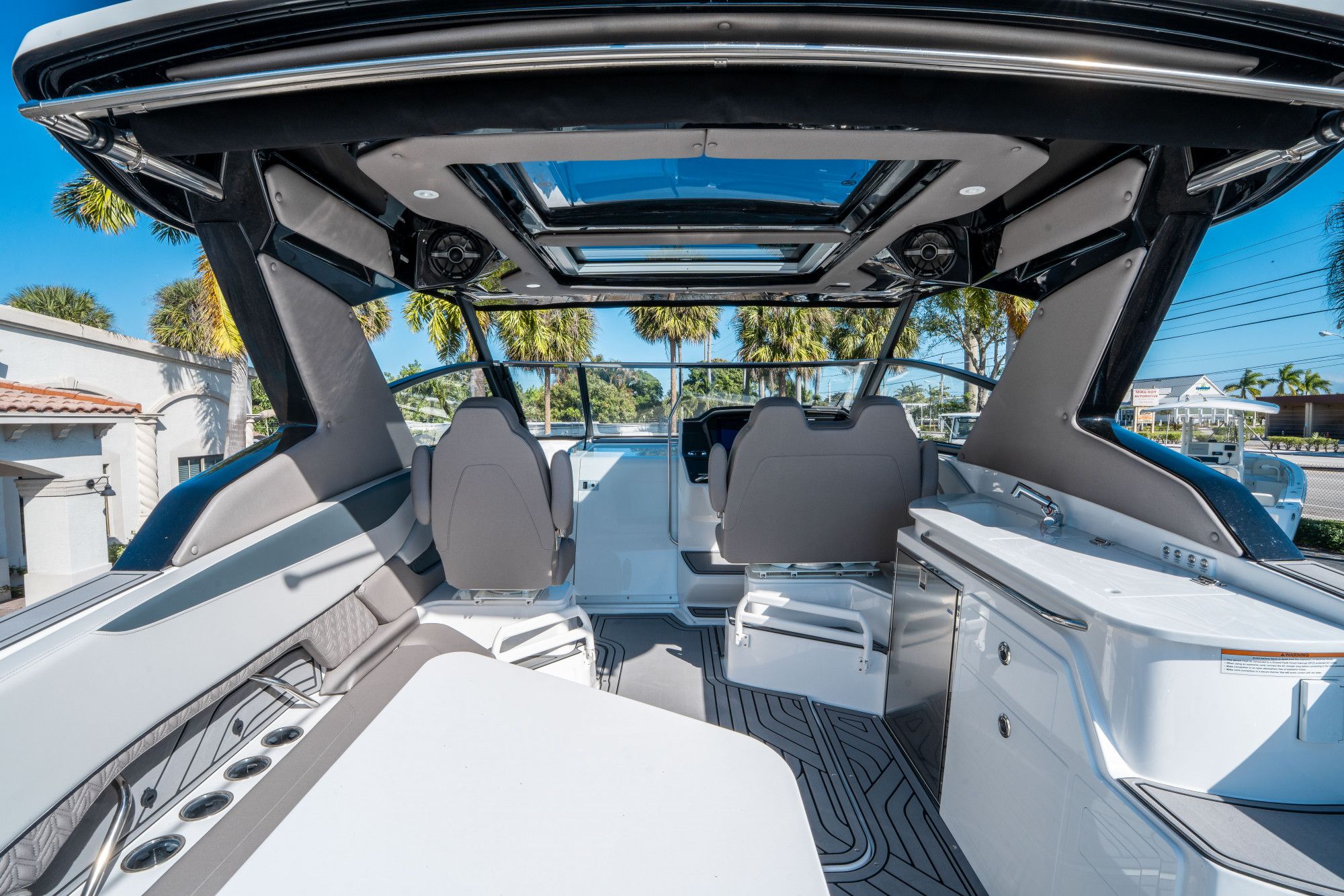 2026 Hurricane SunDeck 3200 OB - 14