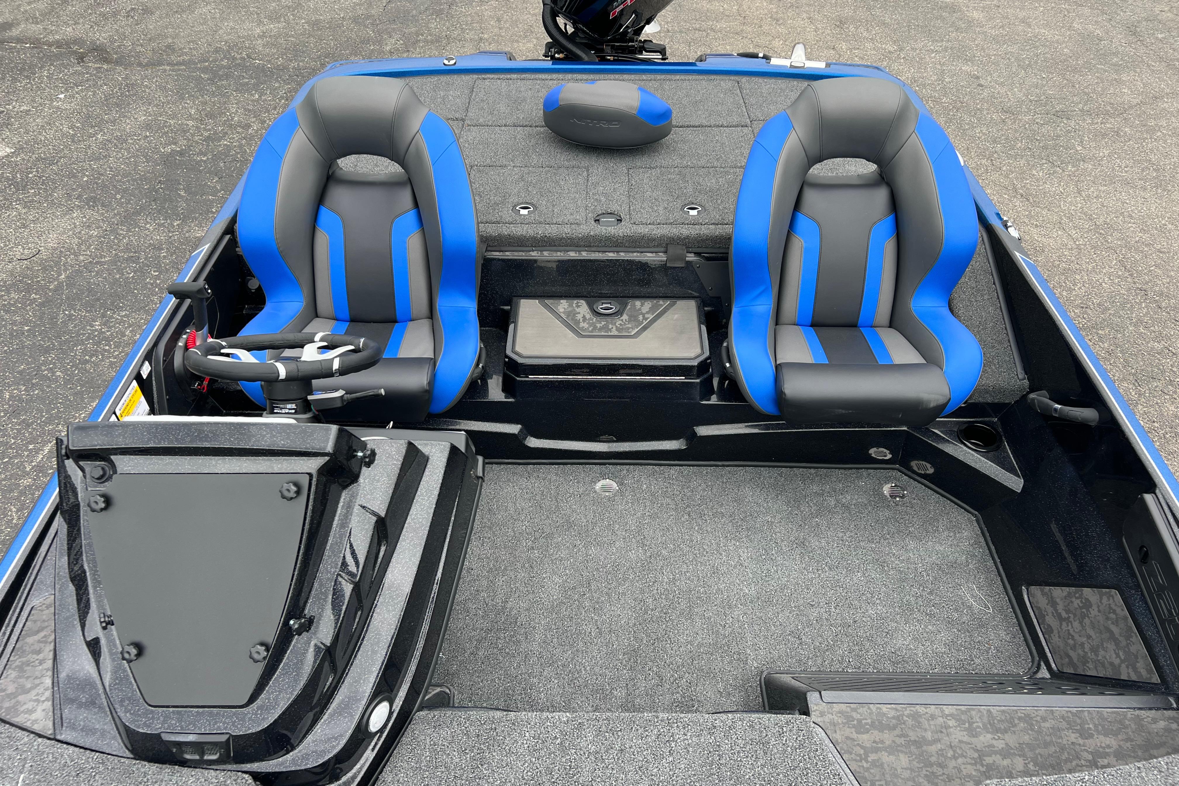 2026 Nitro Z20 XL Pro boat interior with blue and gray seats.