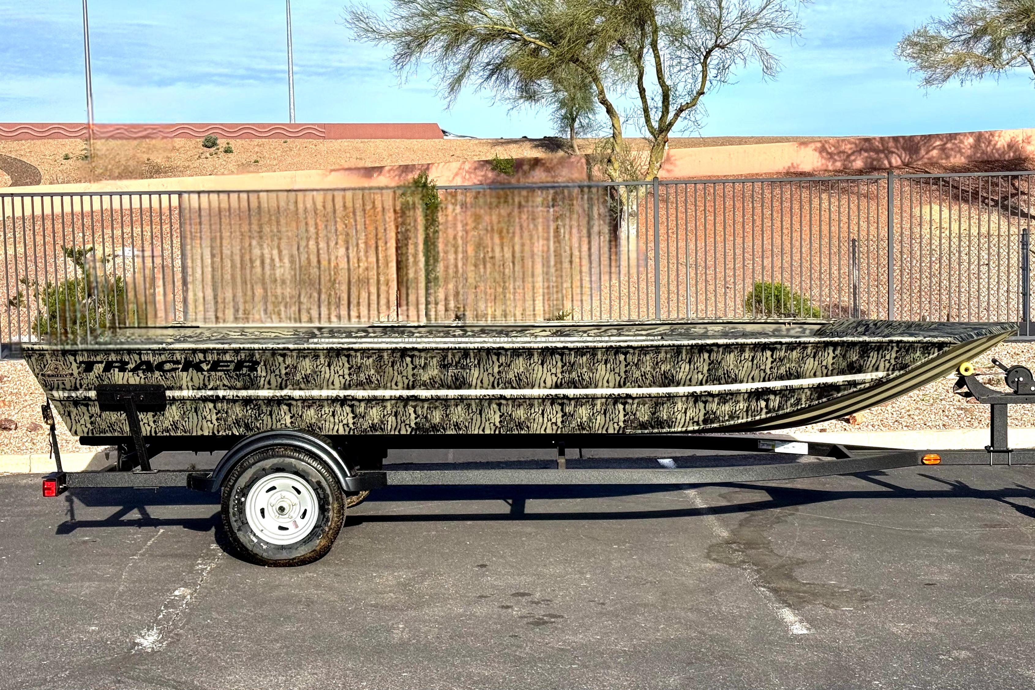 2026 Tracker Grizzly 1754 Utility