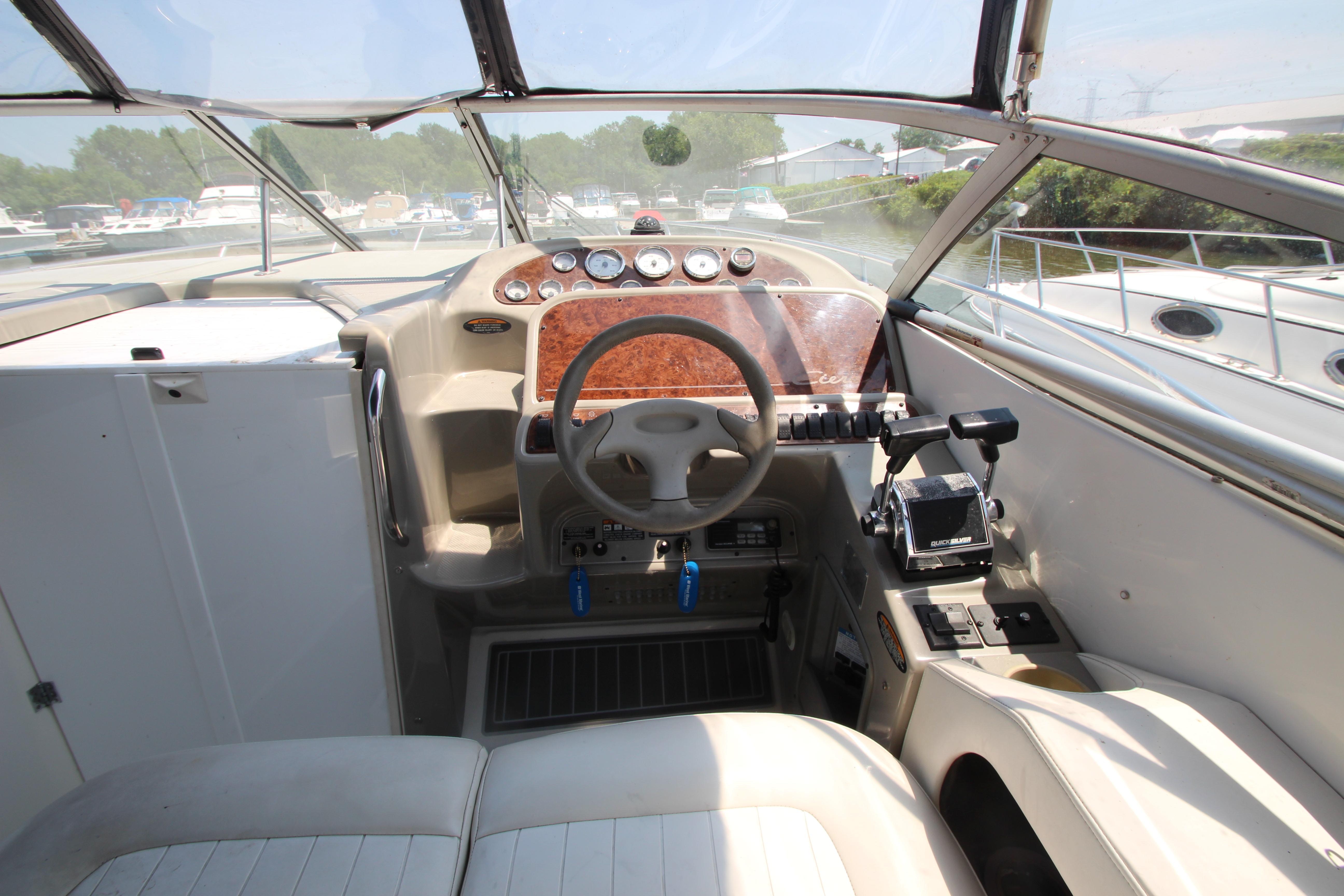 1999 Bayliner 3055 Ciera boat cockpit with steering wheel and control panel.