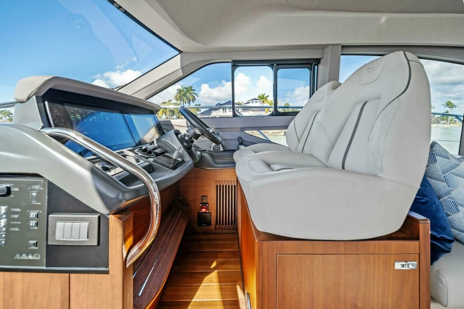 2023 Princess F50 - Image 17