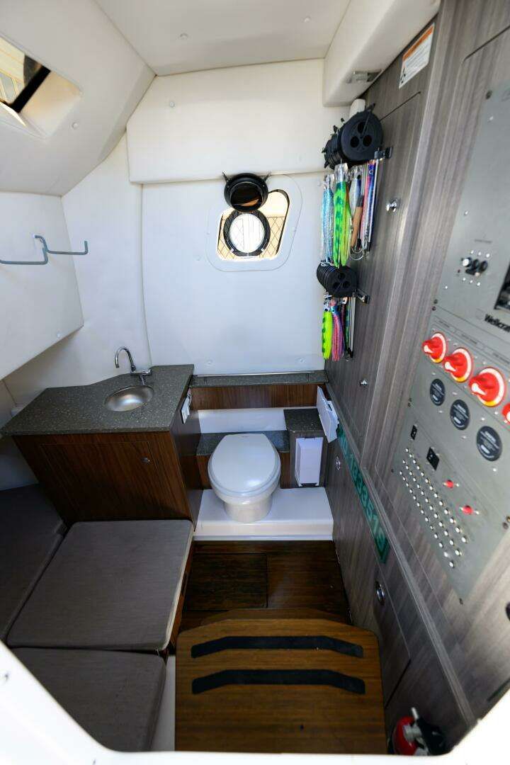 2019 Wellcraft 352 Fisherman - 4