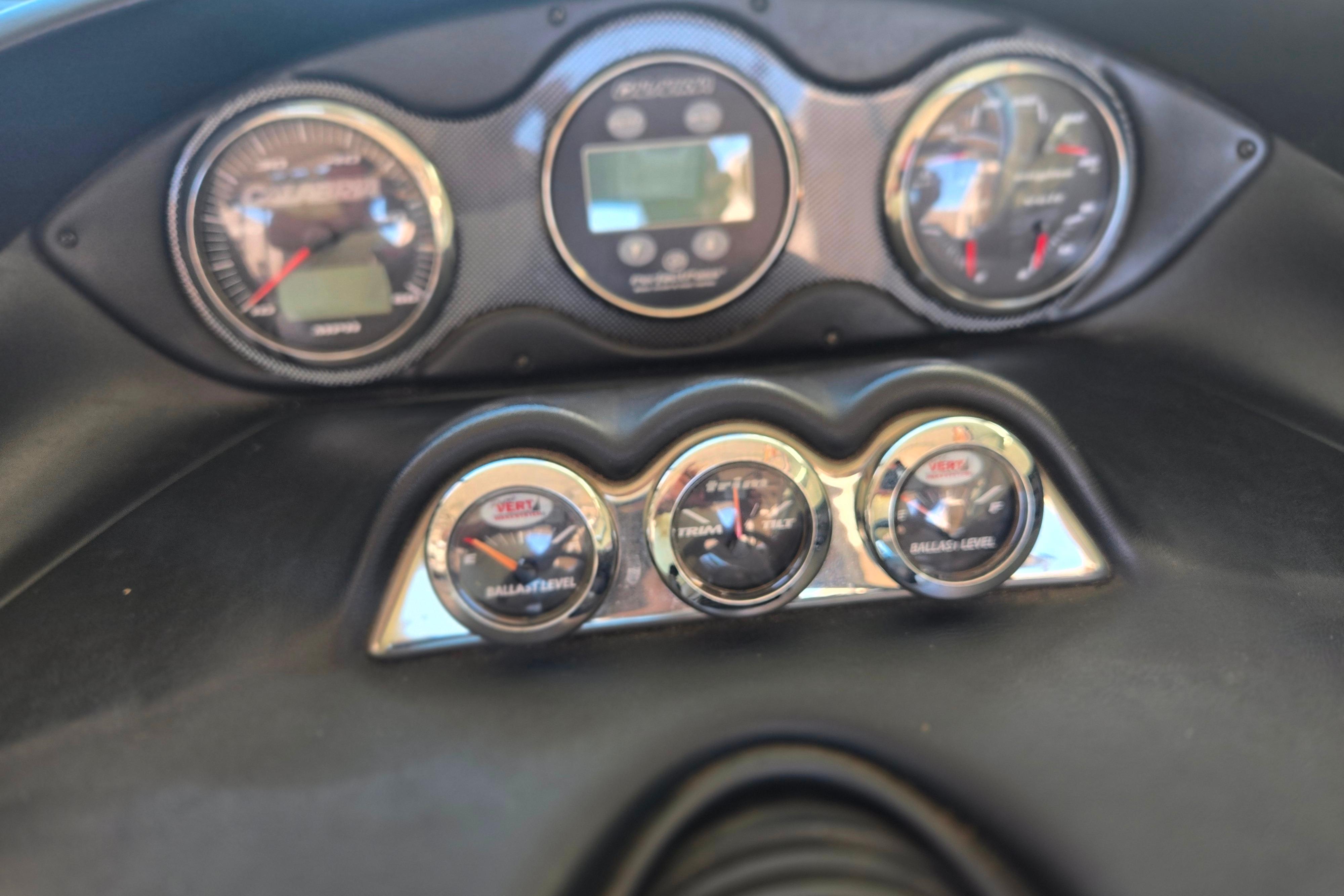Dashboard of 2007 Calabria CAL AIR PRO V boat with gauges and controls.