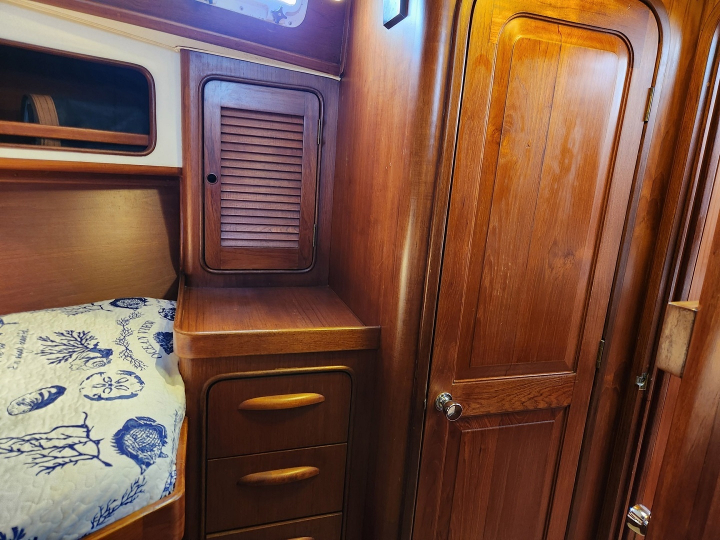 1980 Gulfstar 44 Motor Cruiser - Image 22