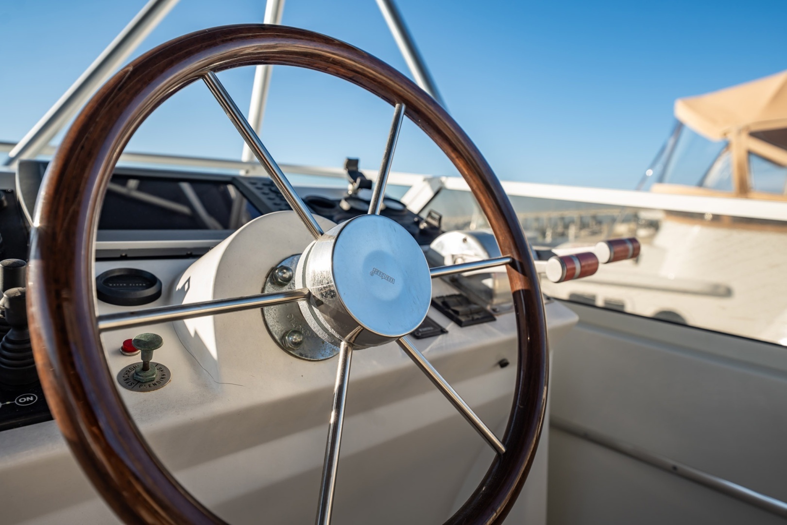2004 Navigator 5700 Rival Pilothouse - Image 11