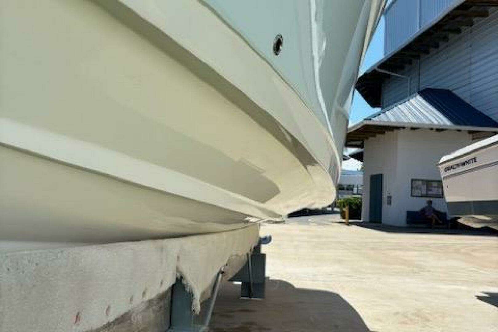 2018 Century 2600 Center Console - Image 26