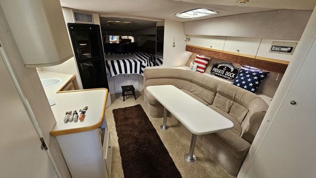 1995 Cruisers Yachts 3775 Esprit - 29