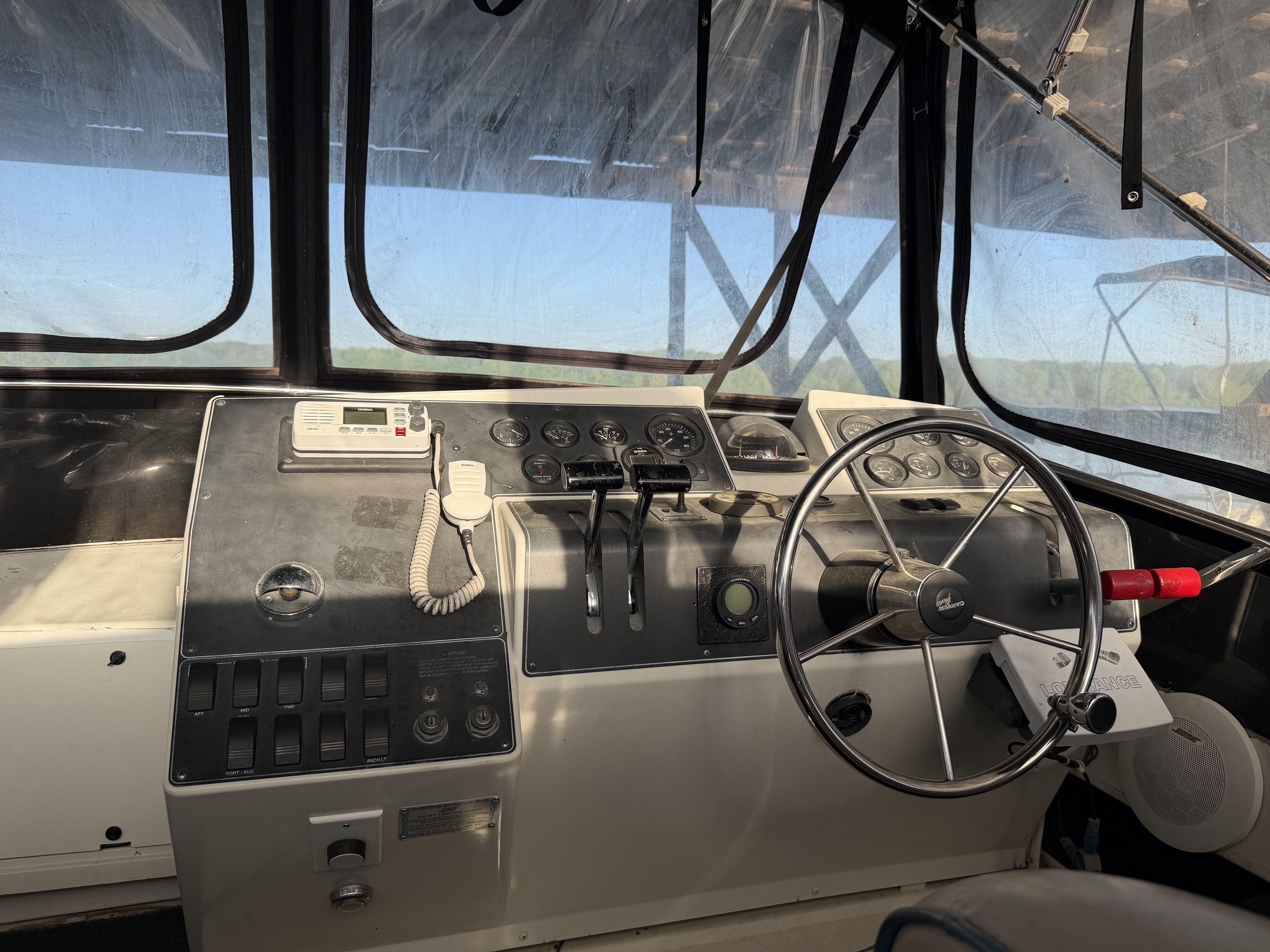 1995 Carver 325 Aft Cabin Motor Yacht - 9