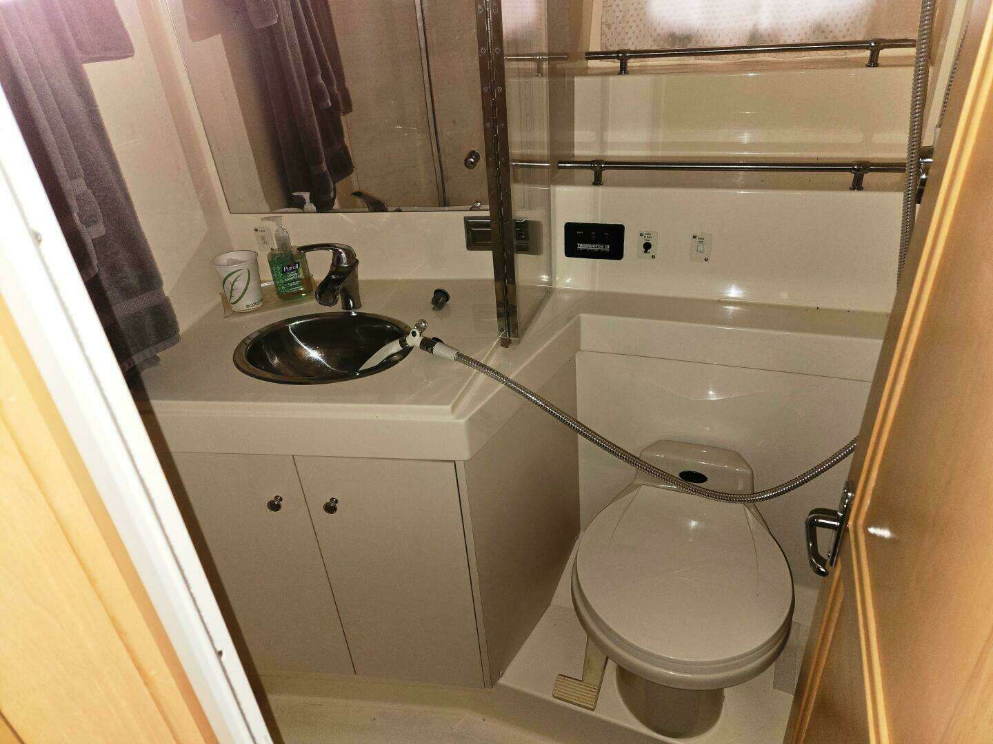 1998 Carver 355 Aft Cabin - Image 15