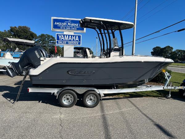 2026 Robalo R222 Center Console