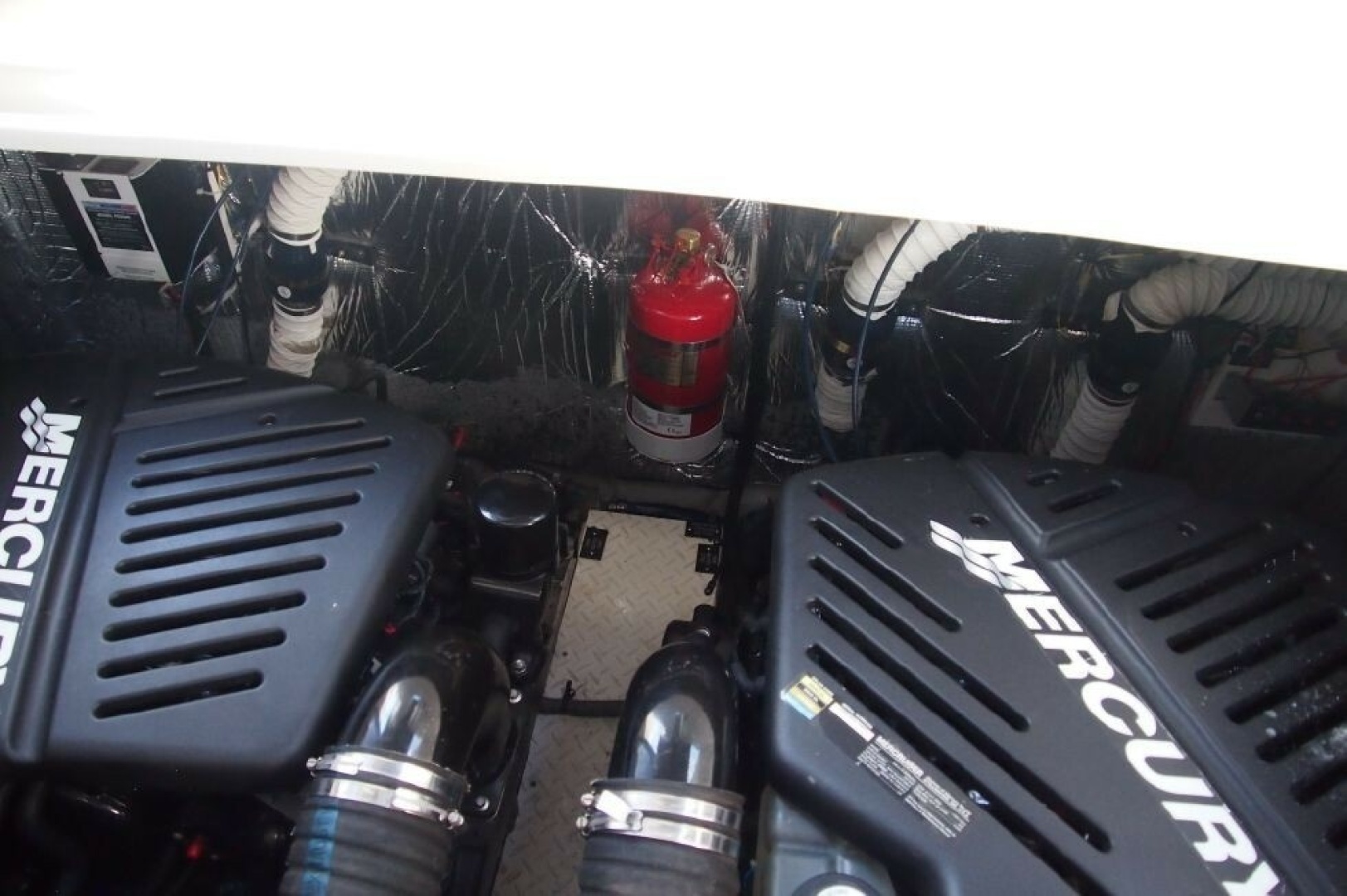 2002 Cruisers Yachts 3572 - Image 9