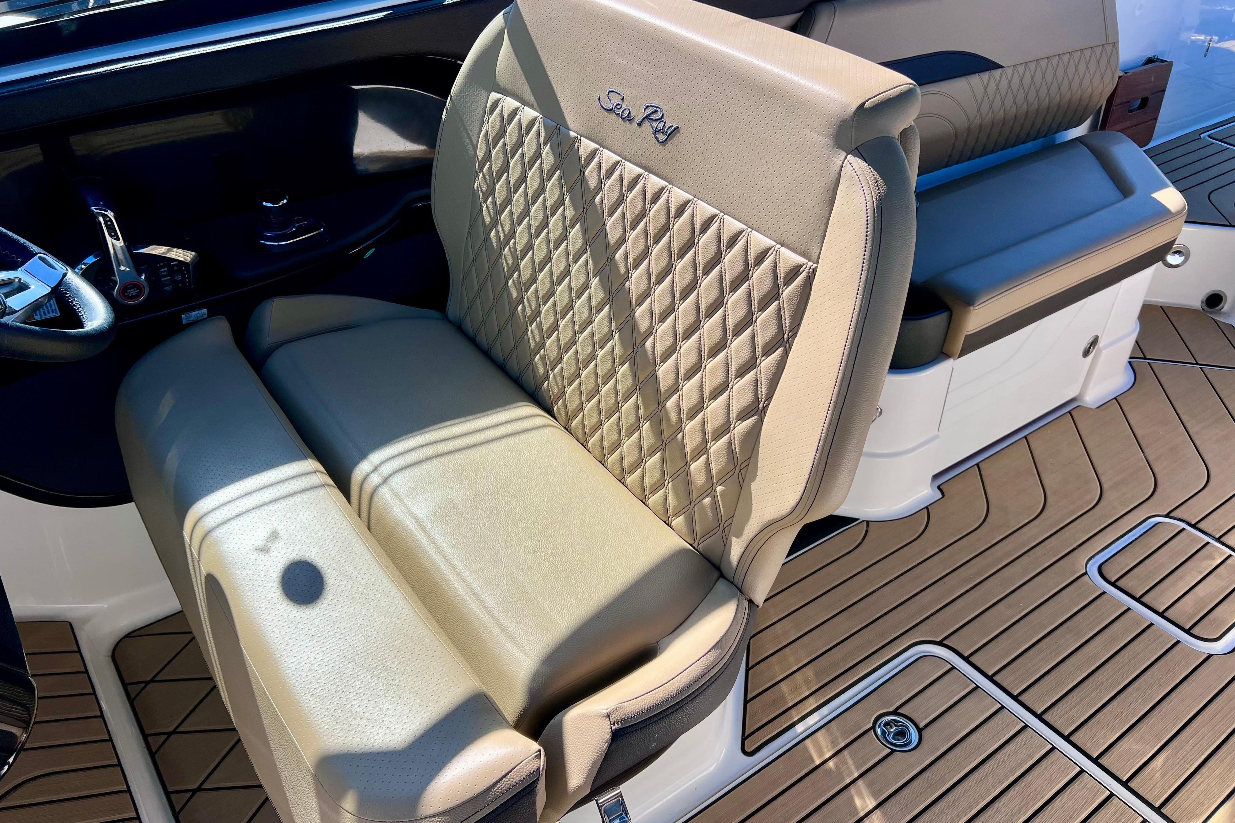 2023 Sea Ray SLX 280 - 22