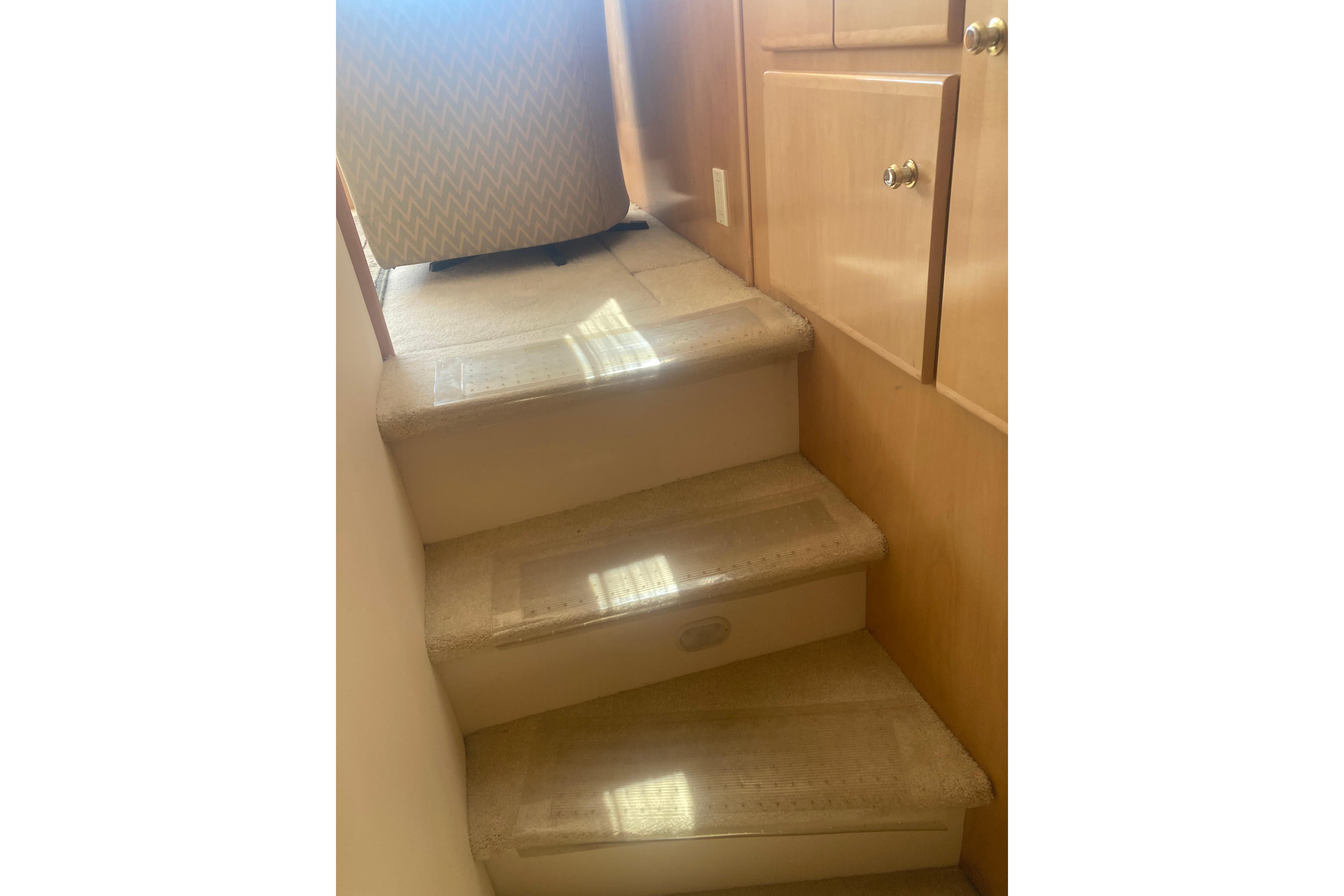 Steps from salon to owner's stateroom