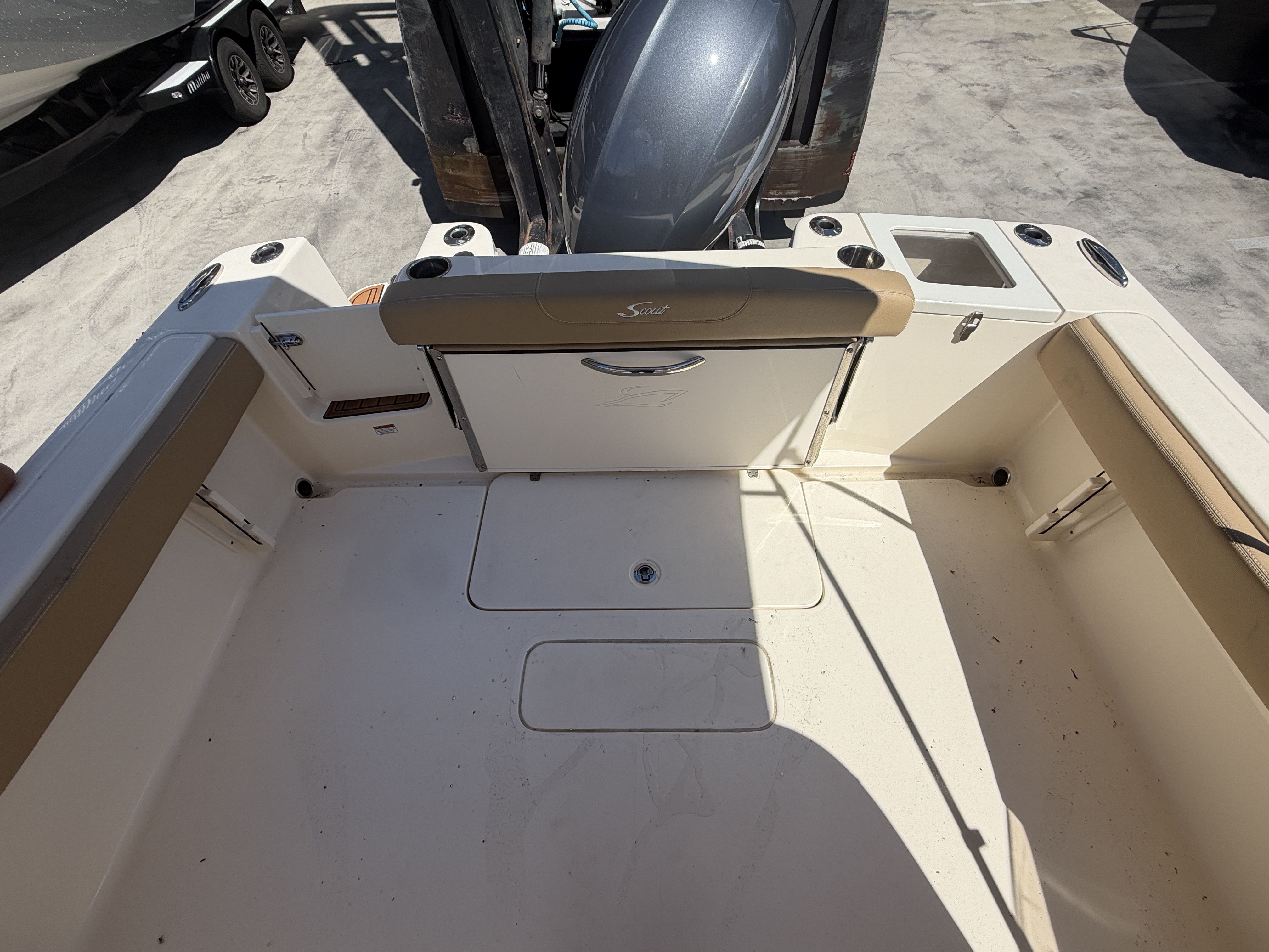 2021 Scout 215 - 16