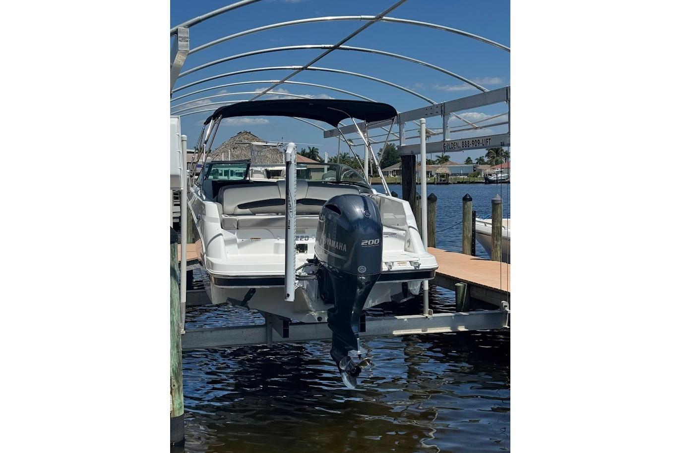 2020 Four Winns HD220 OB boat docked with Yamaha outboard motor.