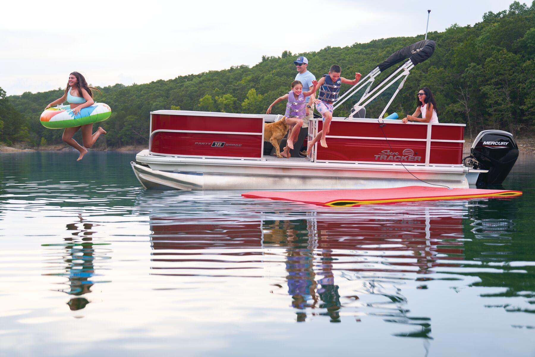 2026 Sun Tracker Party Barge 18 DLX - 17