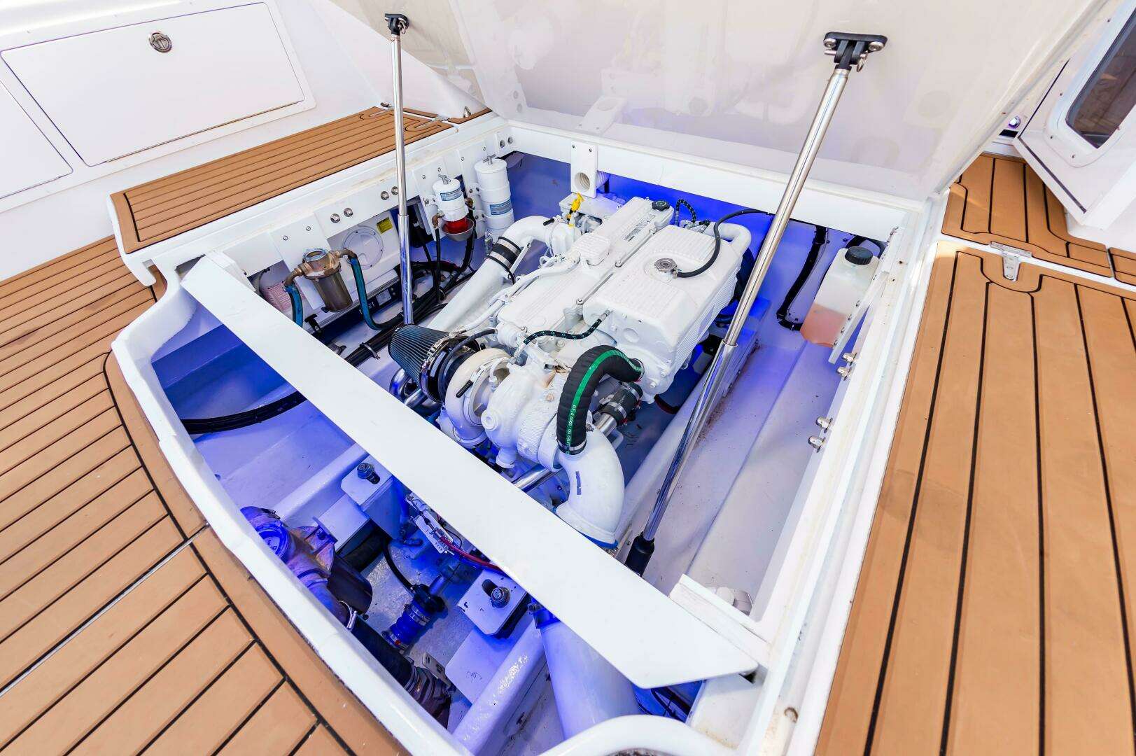 2024 Custom Chesapeake Bay Built Custom 33' - Image 21