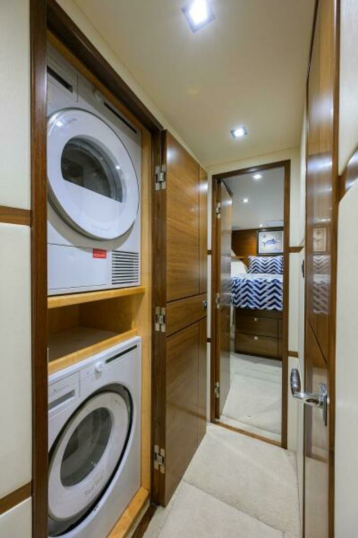 2023 Viking 64 Convertible - Image 31