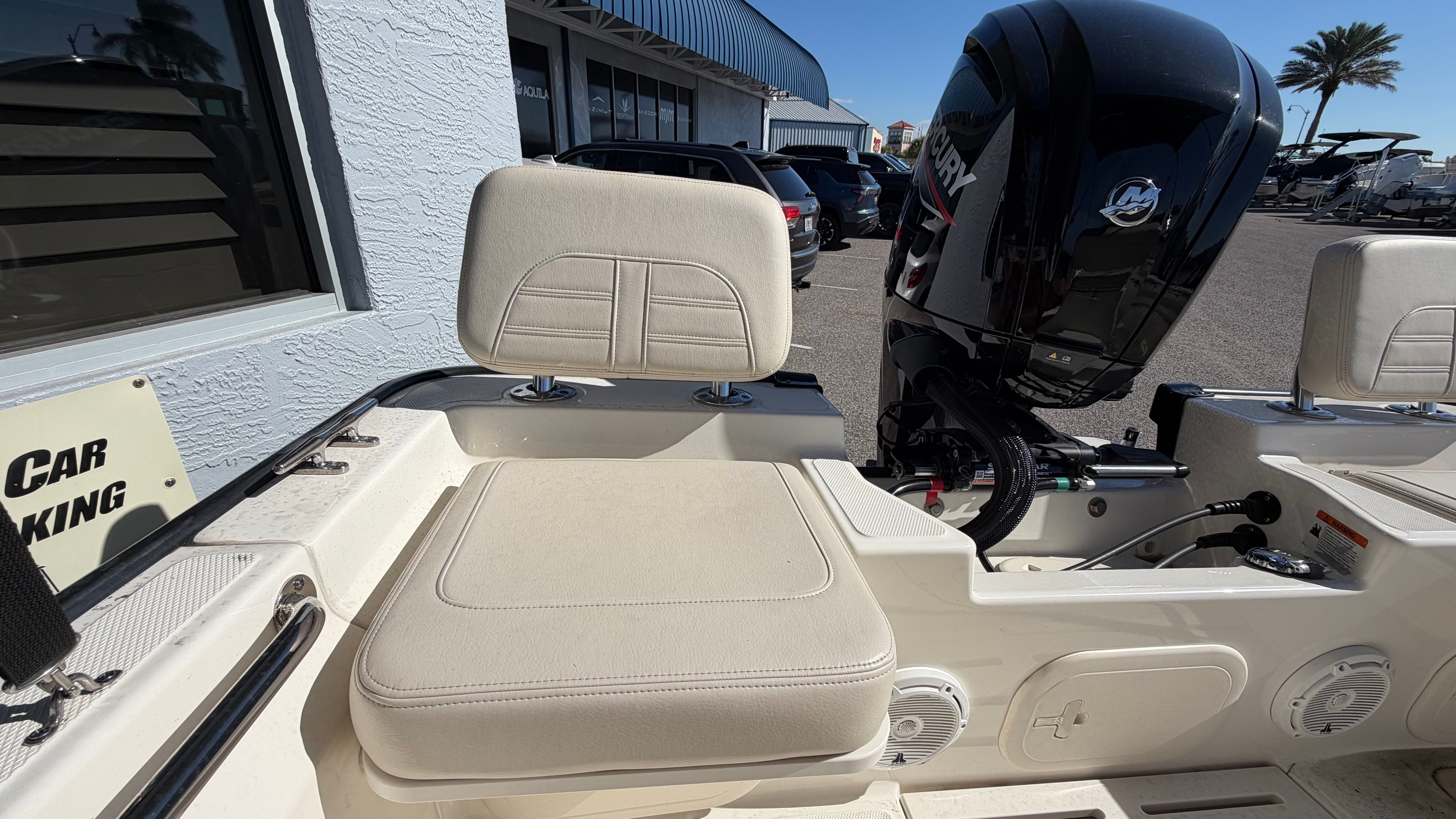 2025 Boston Whaler 170 Montauk - 4