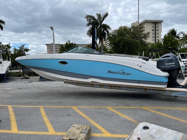 2021 NauticStar 243DC Sport Deck