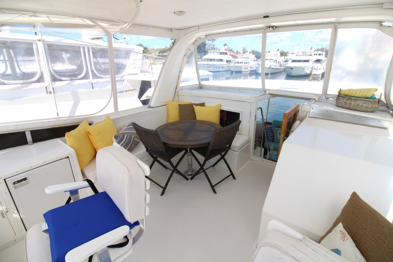 1995 Jefferson 52 Rivanna Cockpit MY - Image 24
