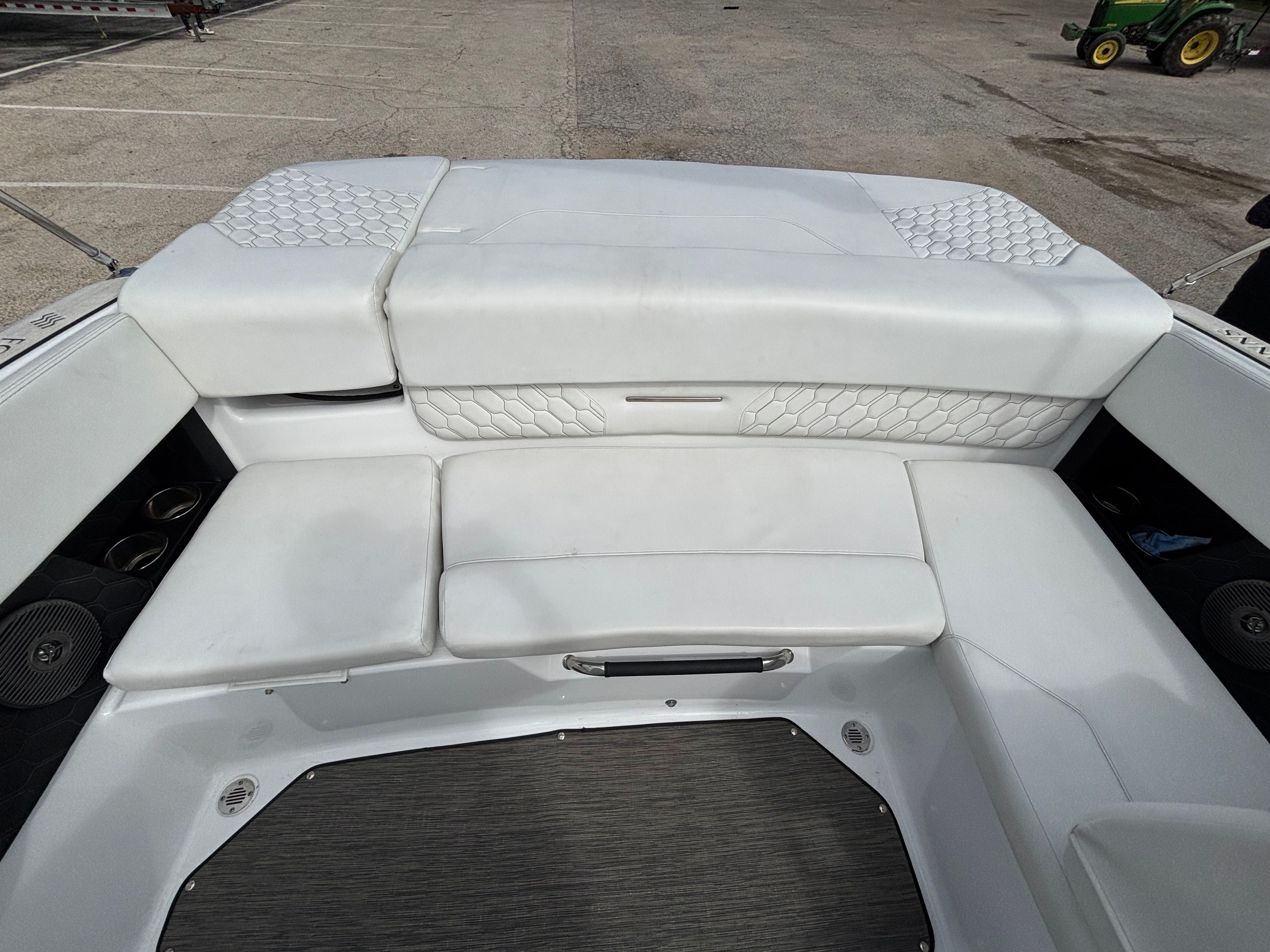 2023 FOUR WINNS H1 - Image 8