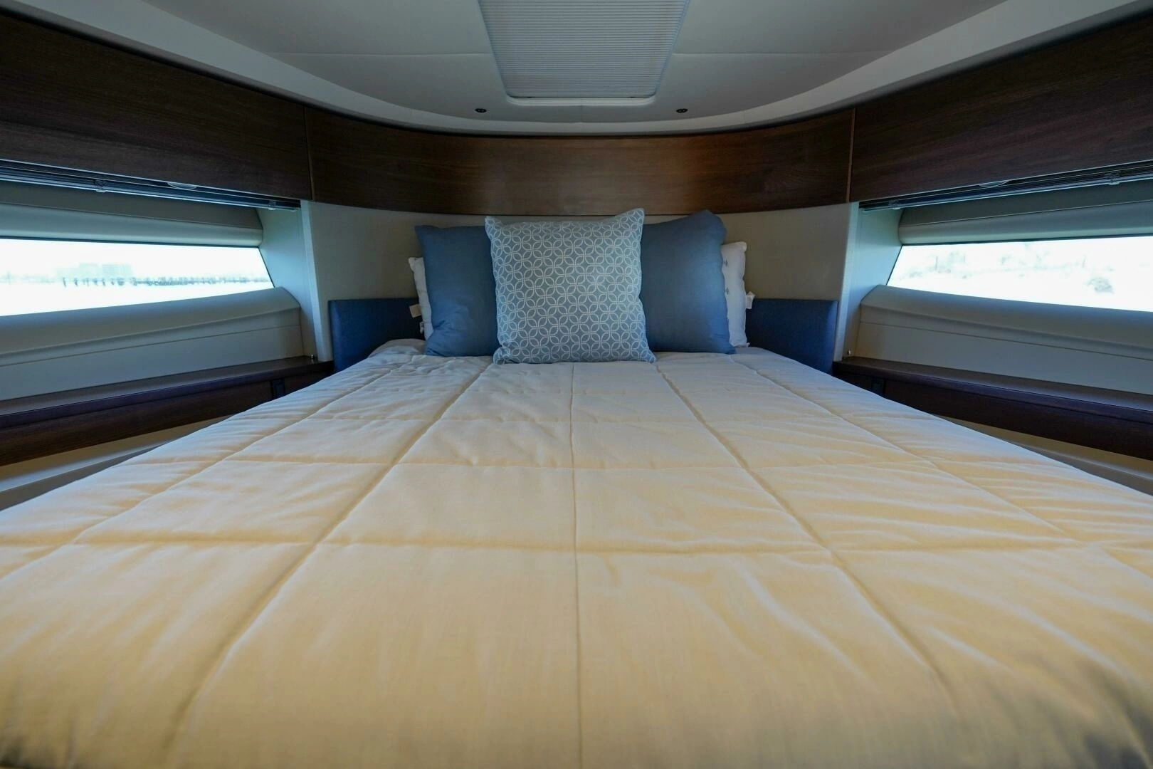 2021 Princess F50 - Image 12