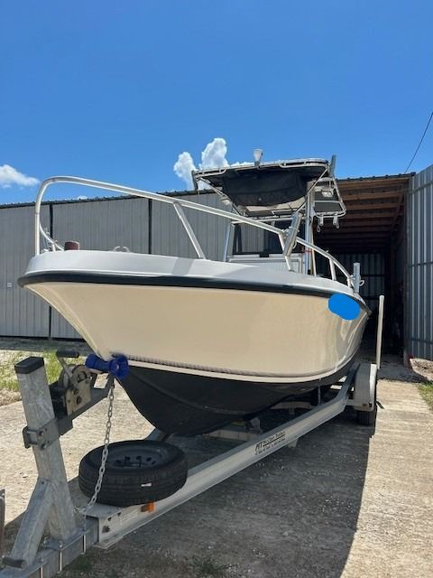 1995 Mako 232B