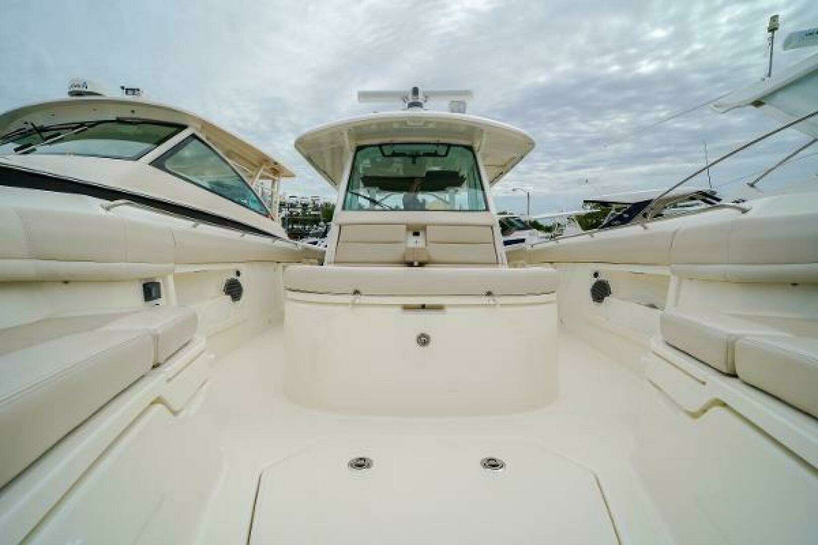 2018 Boston Whaler 380 Outrage - Image 8