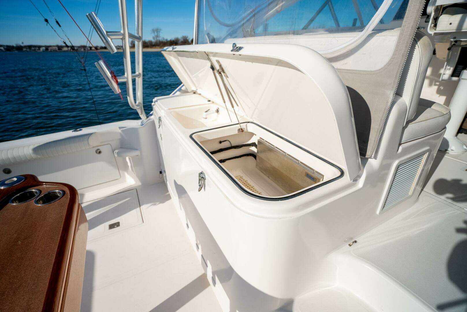 2007 Cabo 40 Express - Image 11