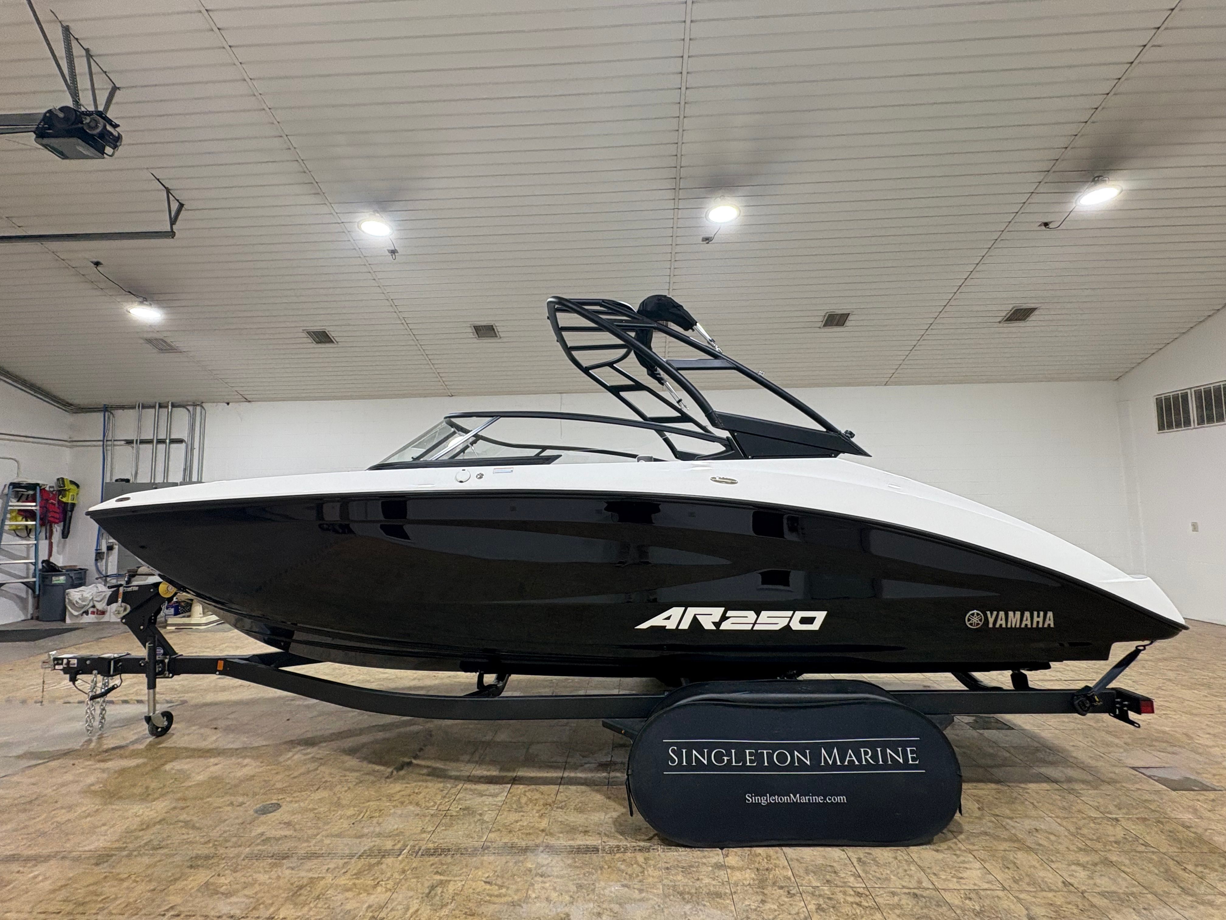 2026 Yamaha Boats AR250