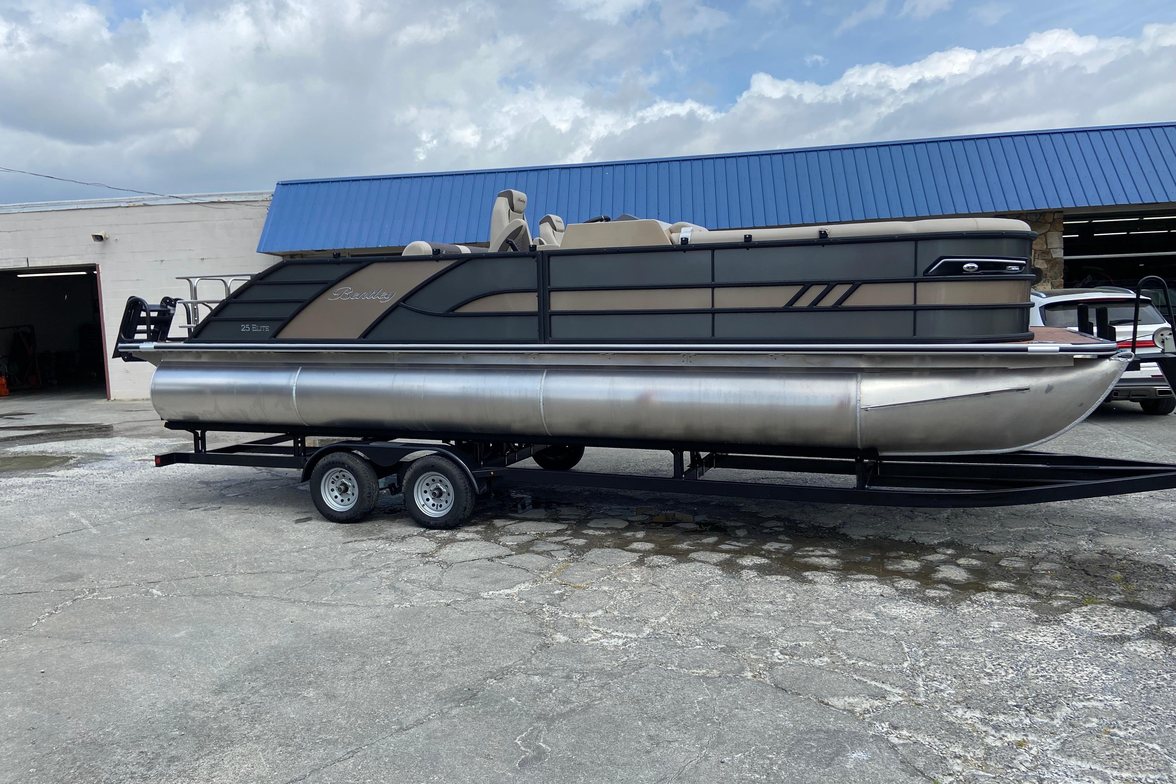 2026 Bentley Pontoons 253 ELITE SWINGBACK