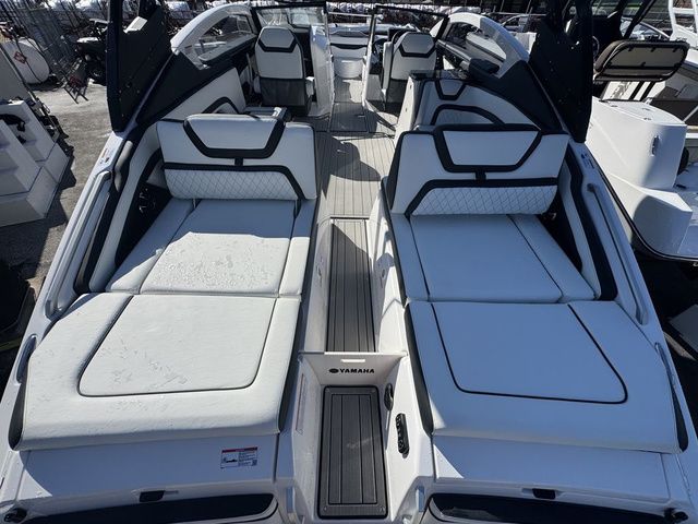 2025 Yamaha Boats 275SE - 5