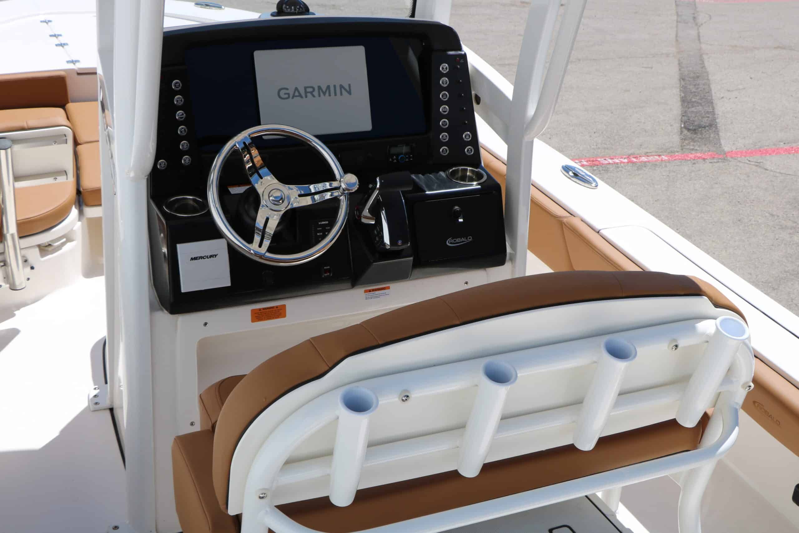 2026 Robalo 246 Cayman - 17