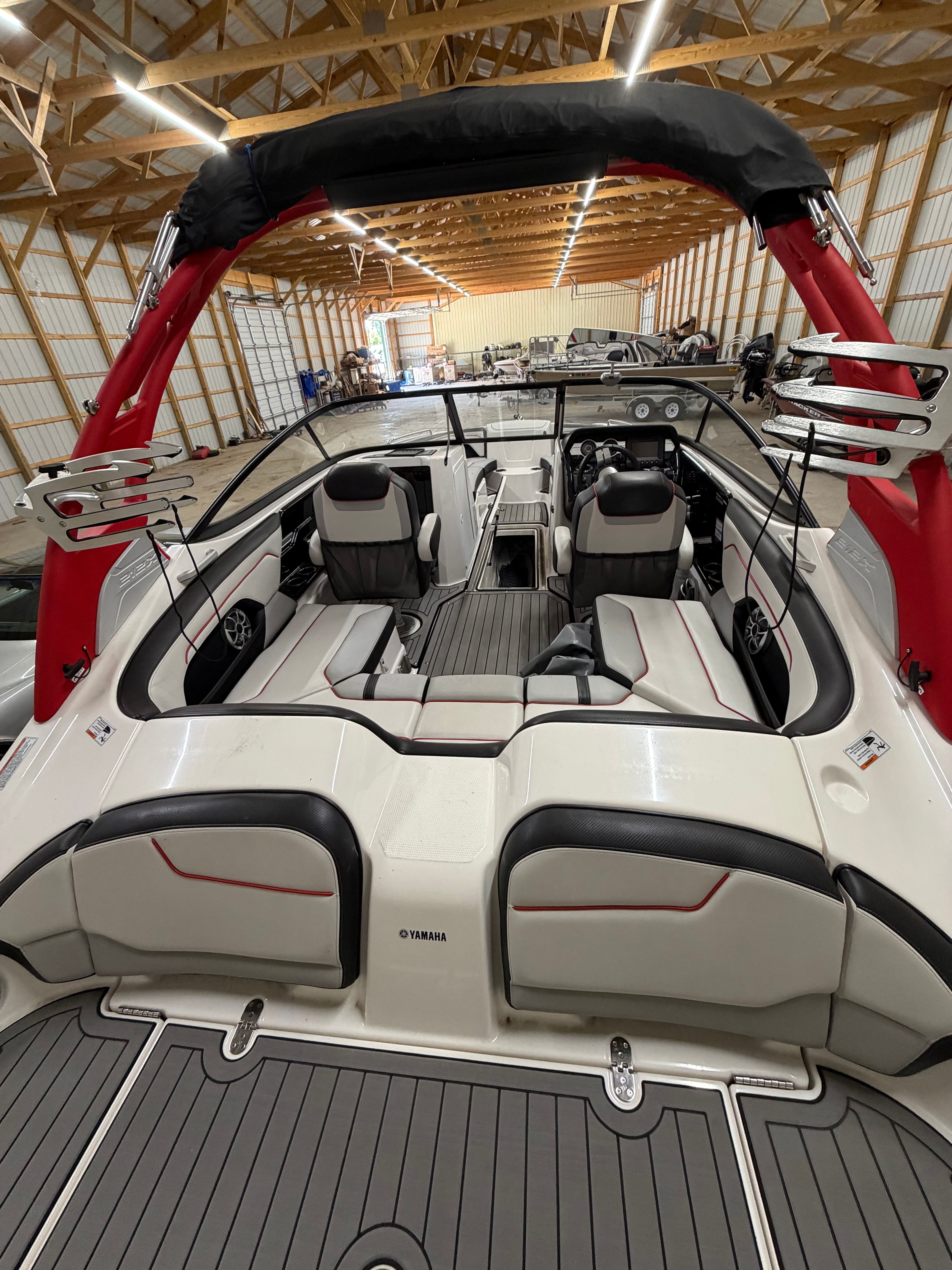 2018 Yamaha Boats 212X - 11
