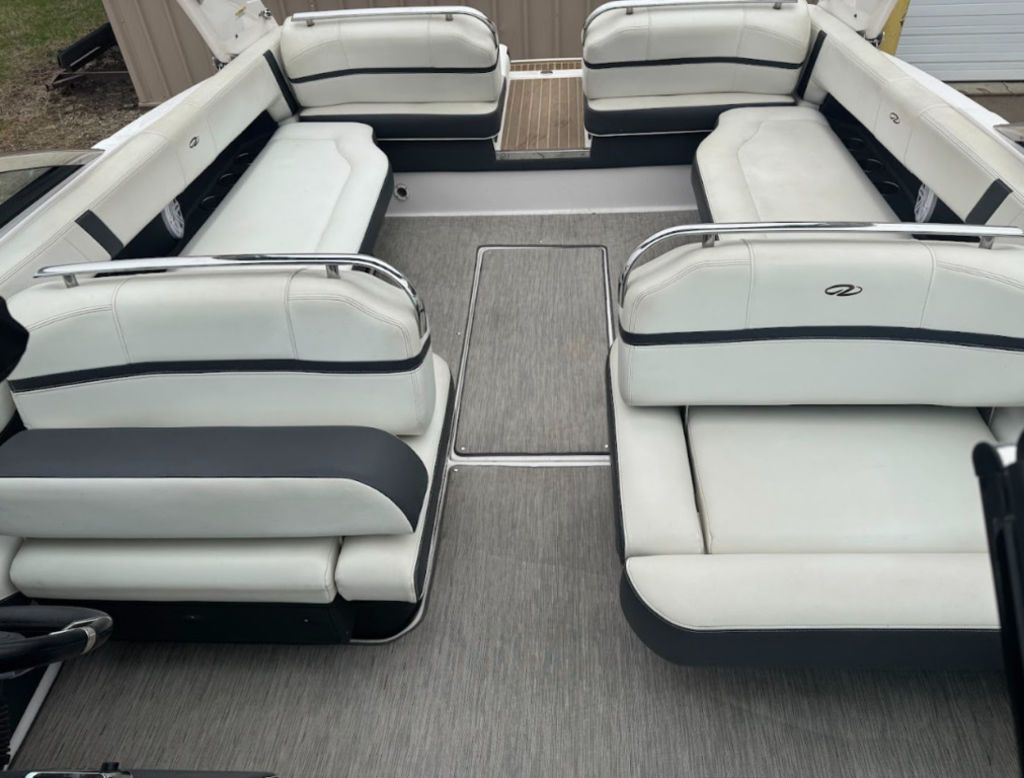 2017 Regal 2800 Bowrider - 7