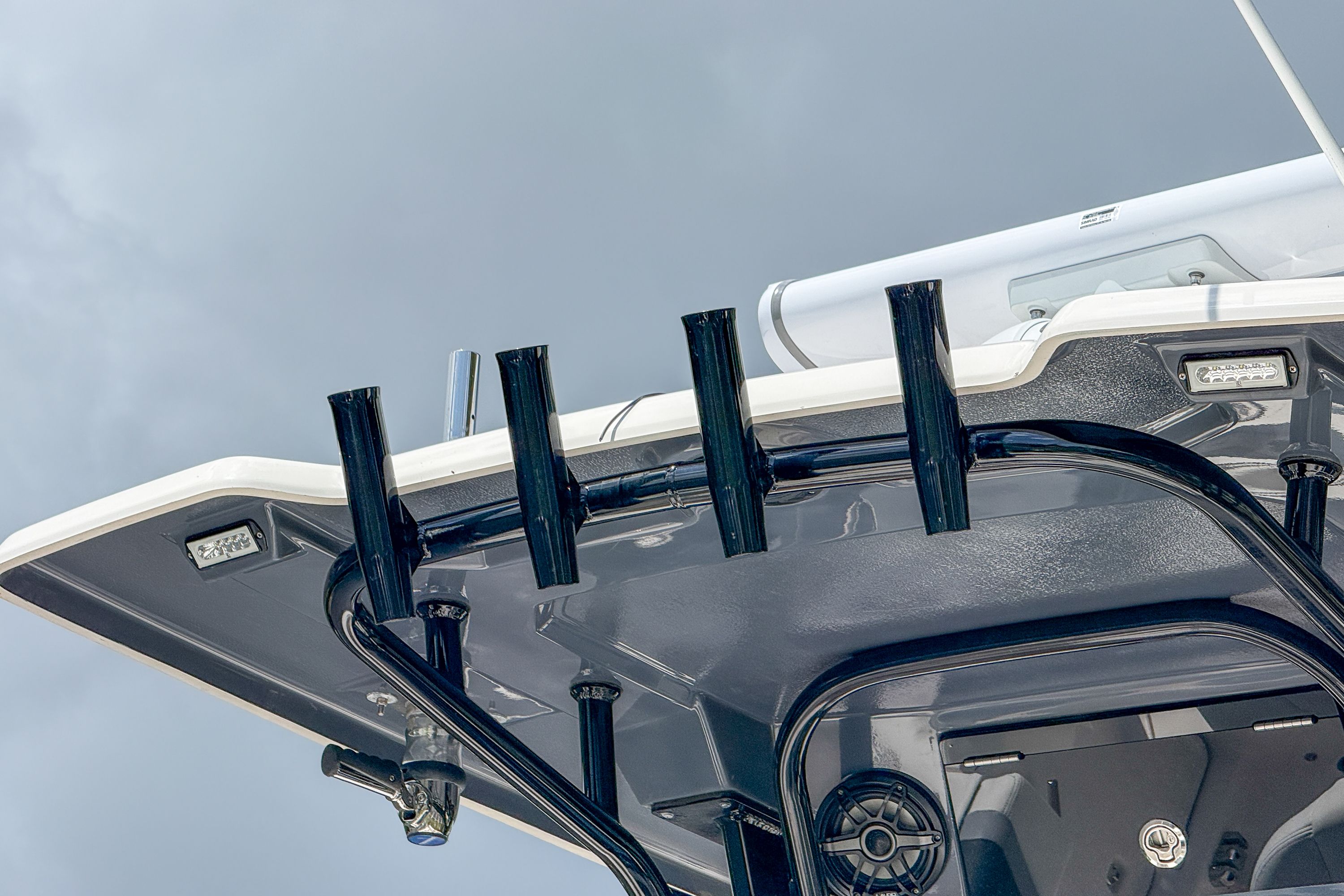 2023 Robalo R250 Center Console - 6