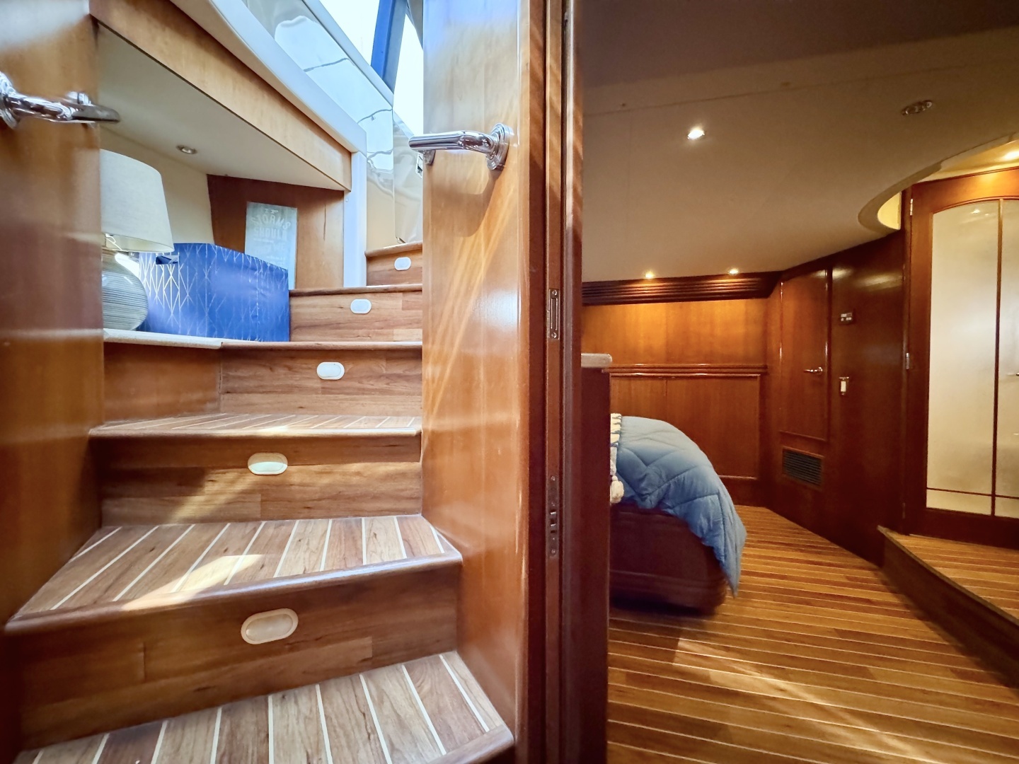 1998 Carver Voyager 530 - Image 10