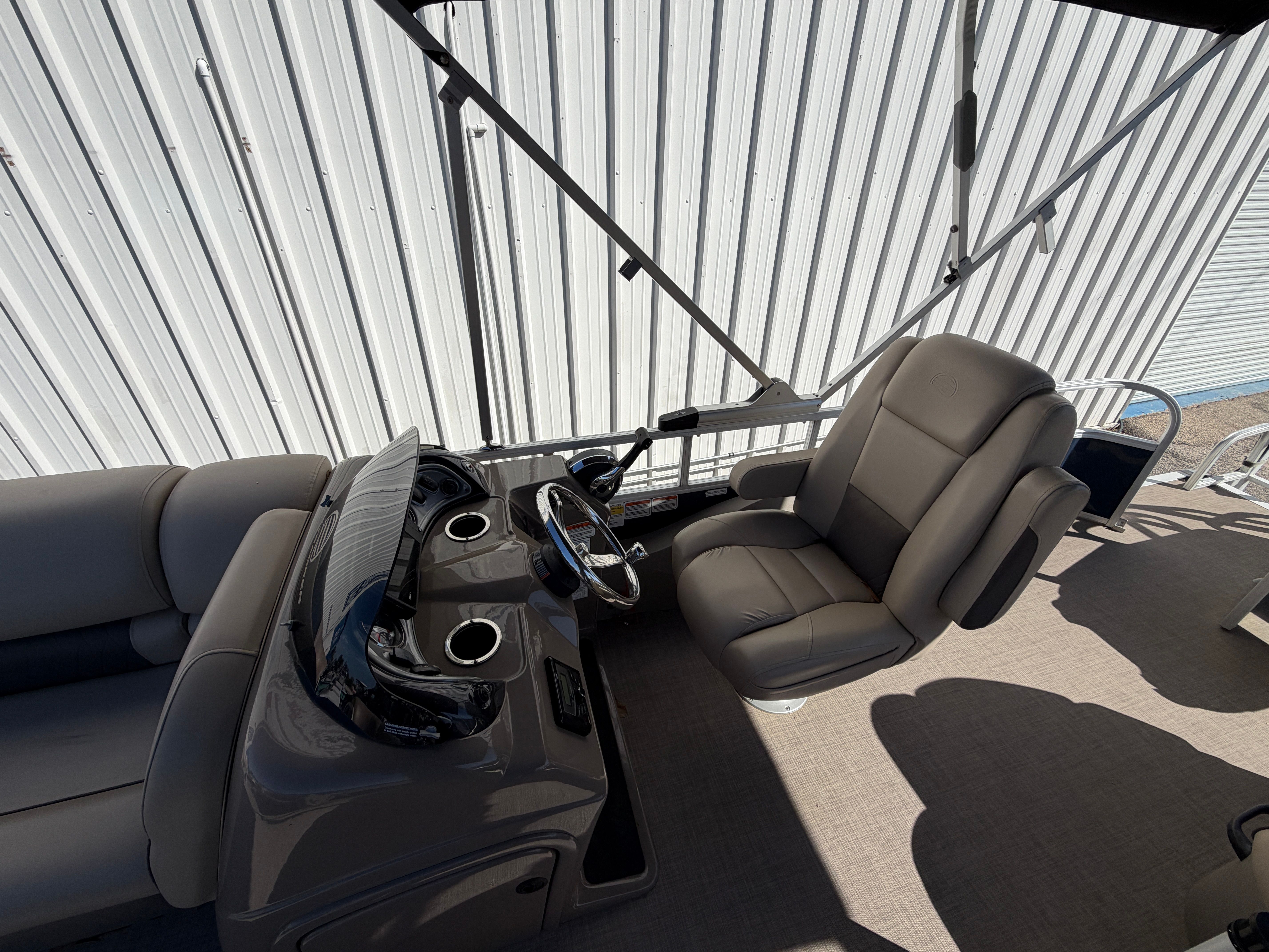 2022 SUN TRACKER SPORTFISH 22 DLX - Image 10