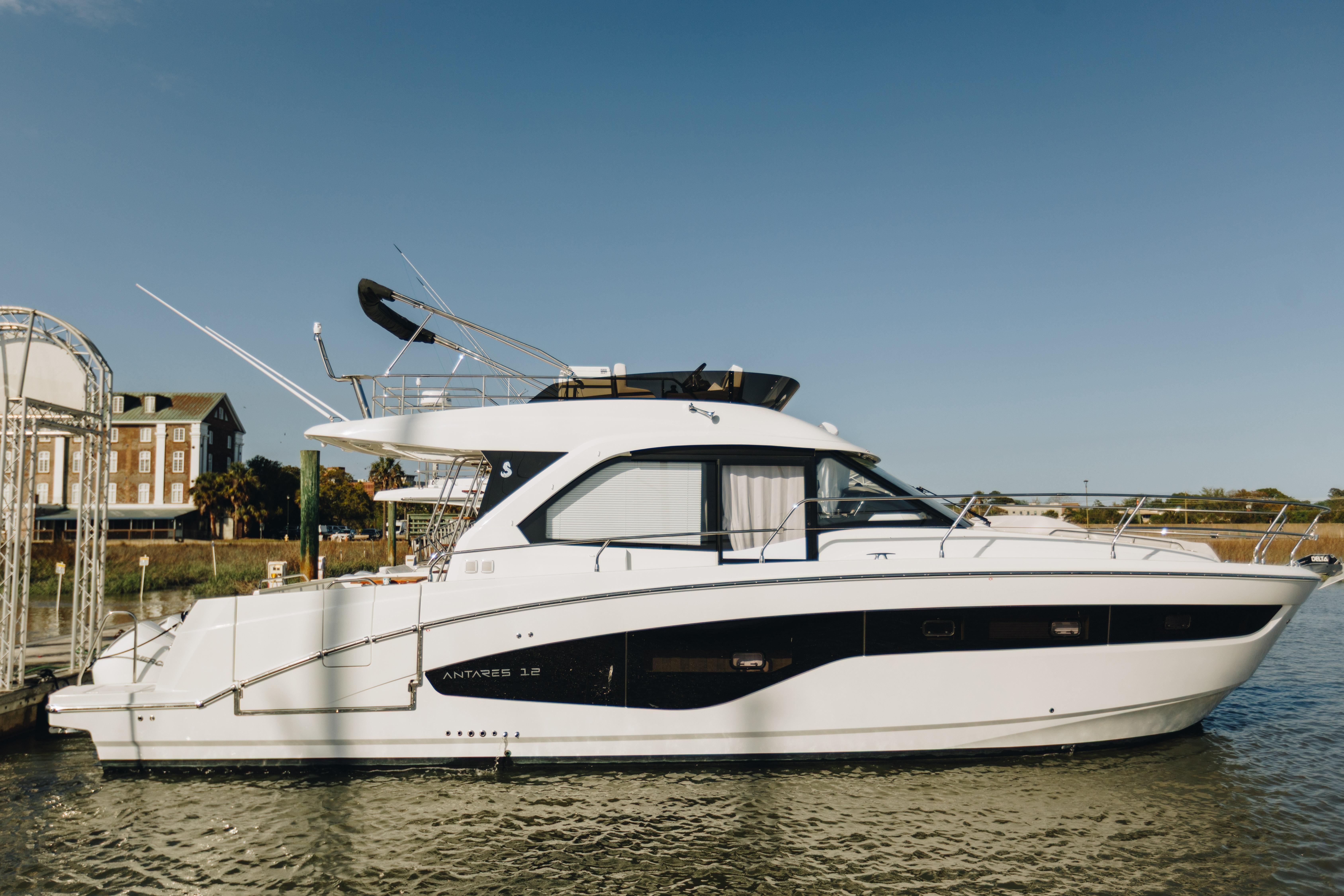 2026 Beneteau Antares 12 Fly