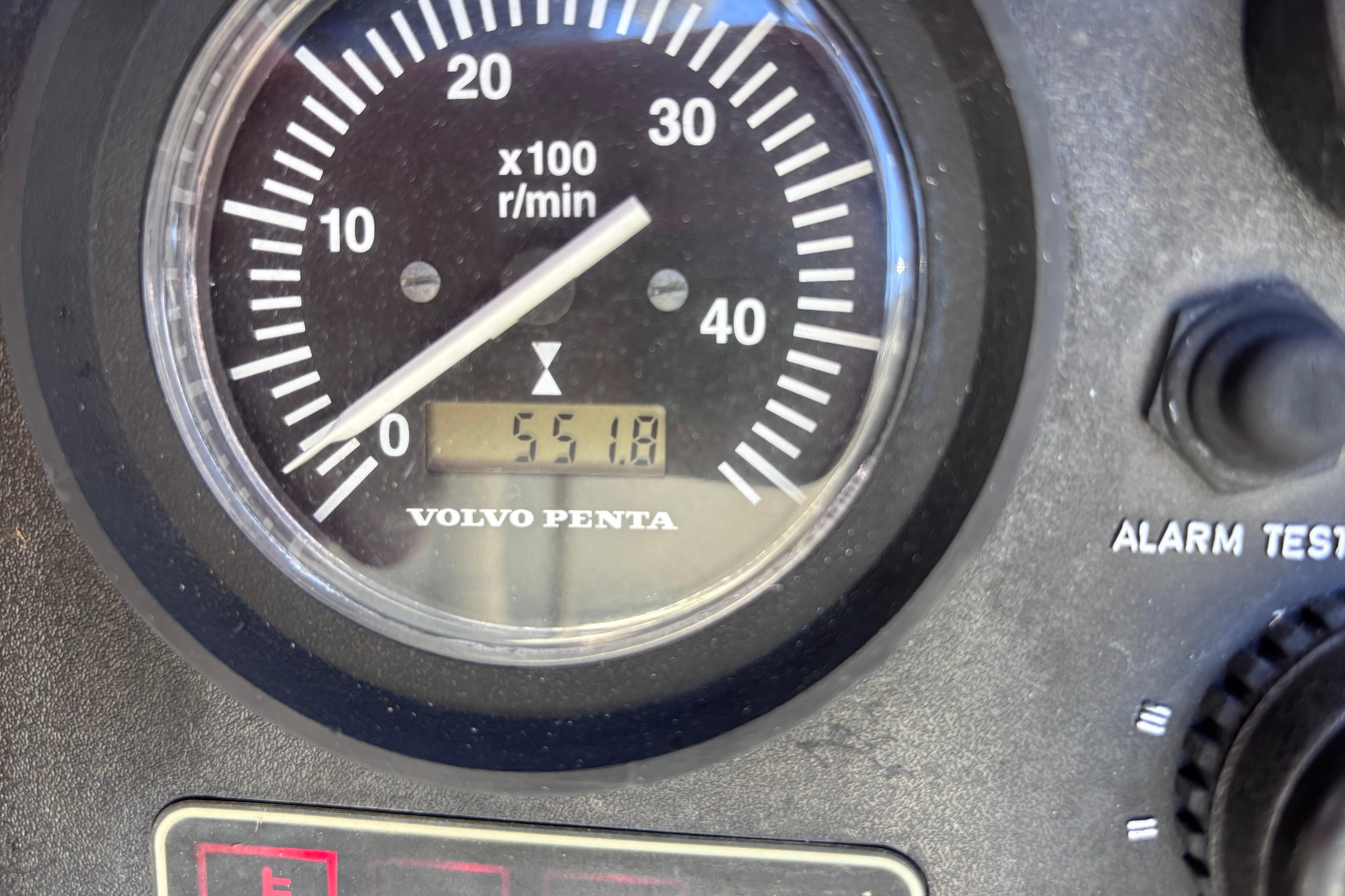Volvo Penta tachometer displaying 5518 RPM on a 1978 Swift 33 model.