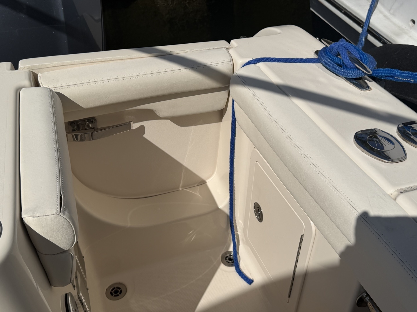 2018 Grady-White Freedom 335 - Image 4